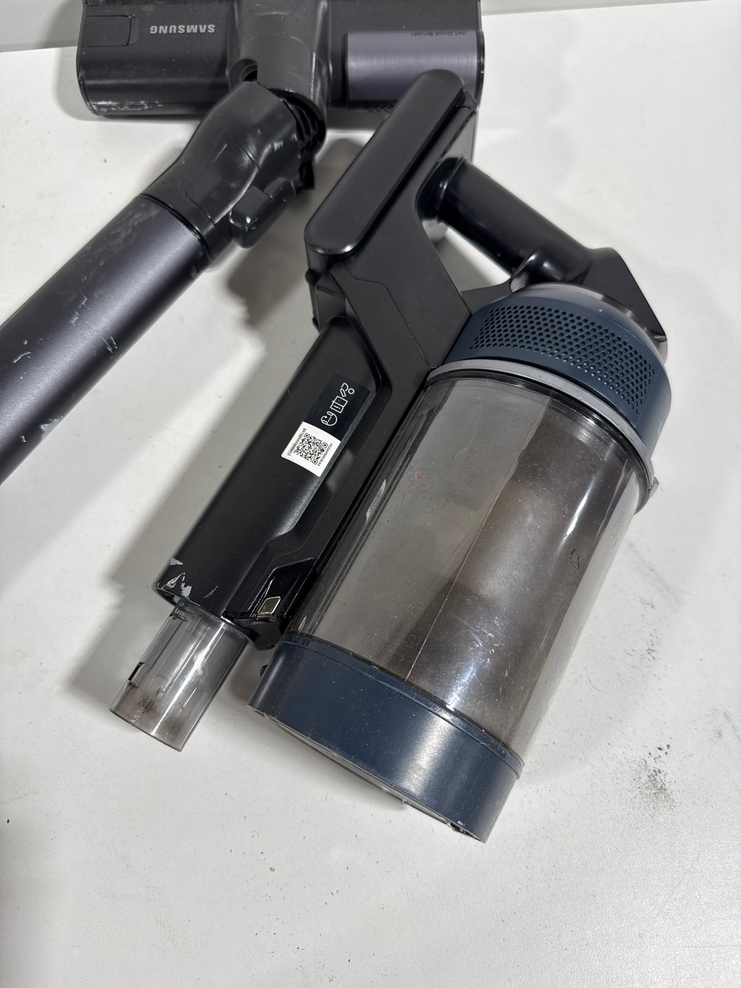 Used Samsung - BESPOKE Jet Cordless Stick Vacuum with All-in-One Clean Station - Midnight Blue