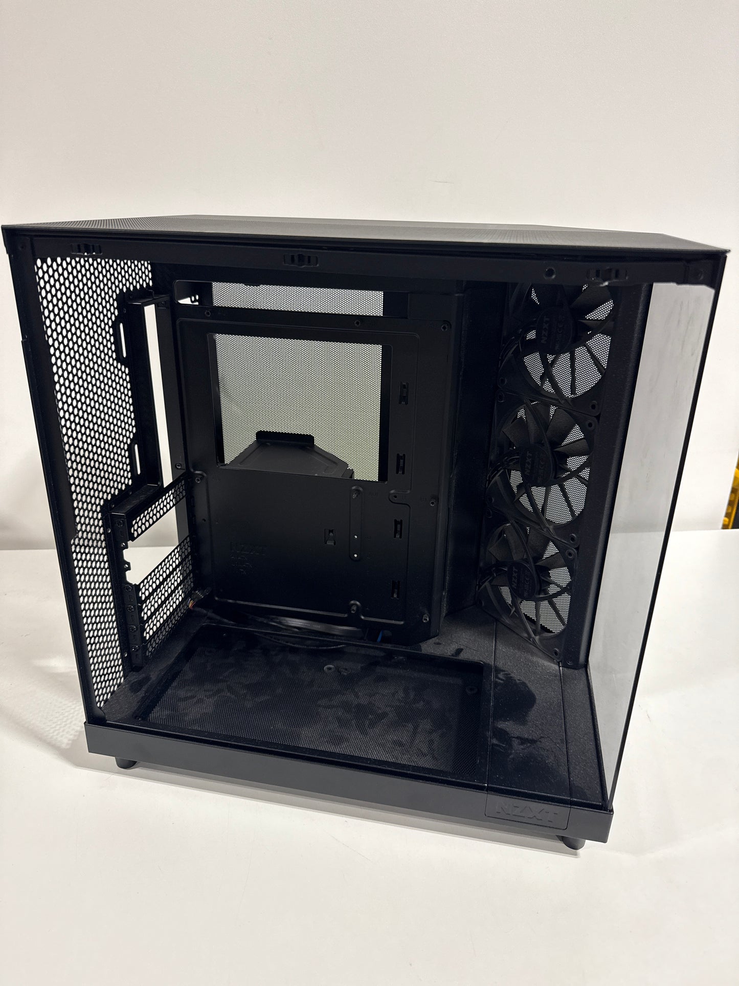 NZXT H6 FLOW Compact Dual-Chamber Mid-Tower Airflow Case, Black, CC-H61FB-01