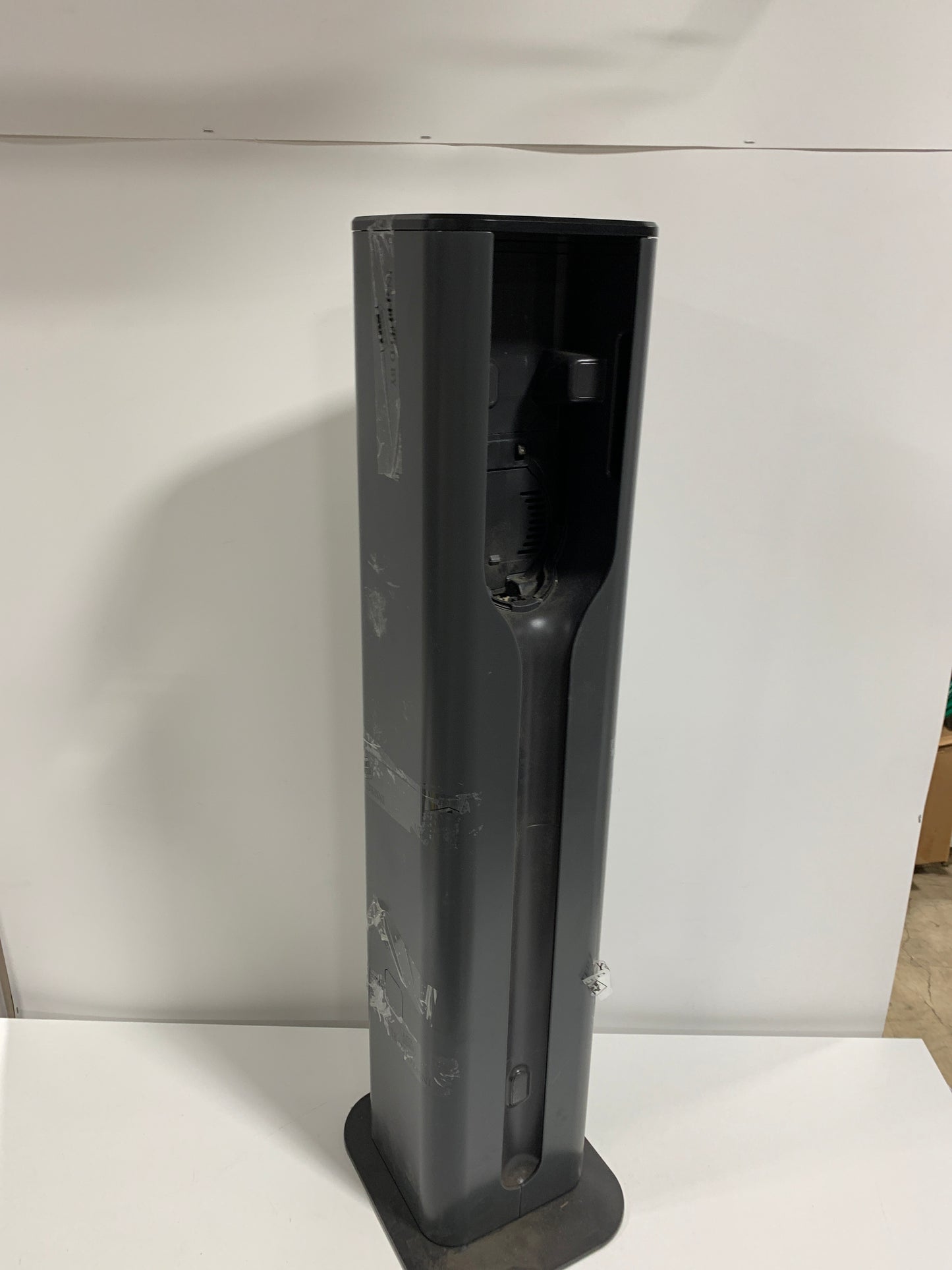 Used LG - CordZero All-in-One Cordless Stick Vacuum Stand
