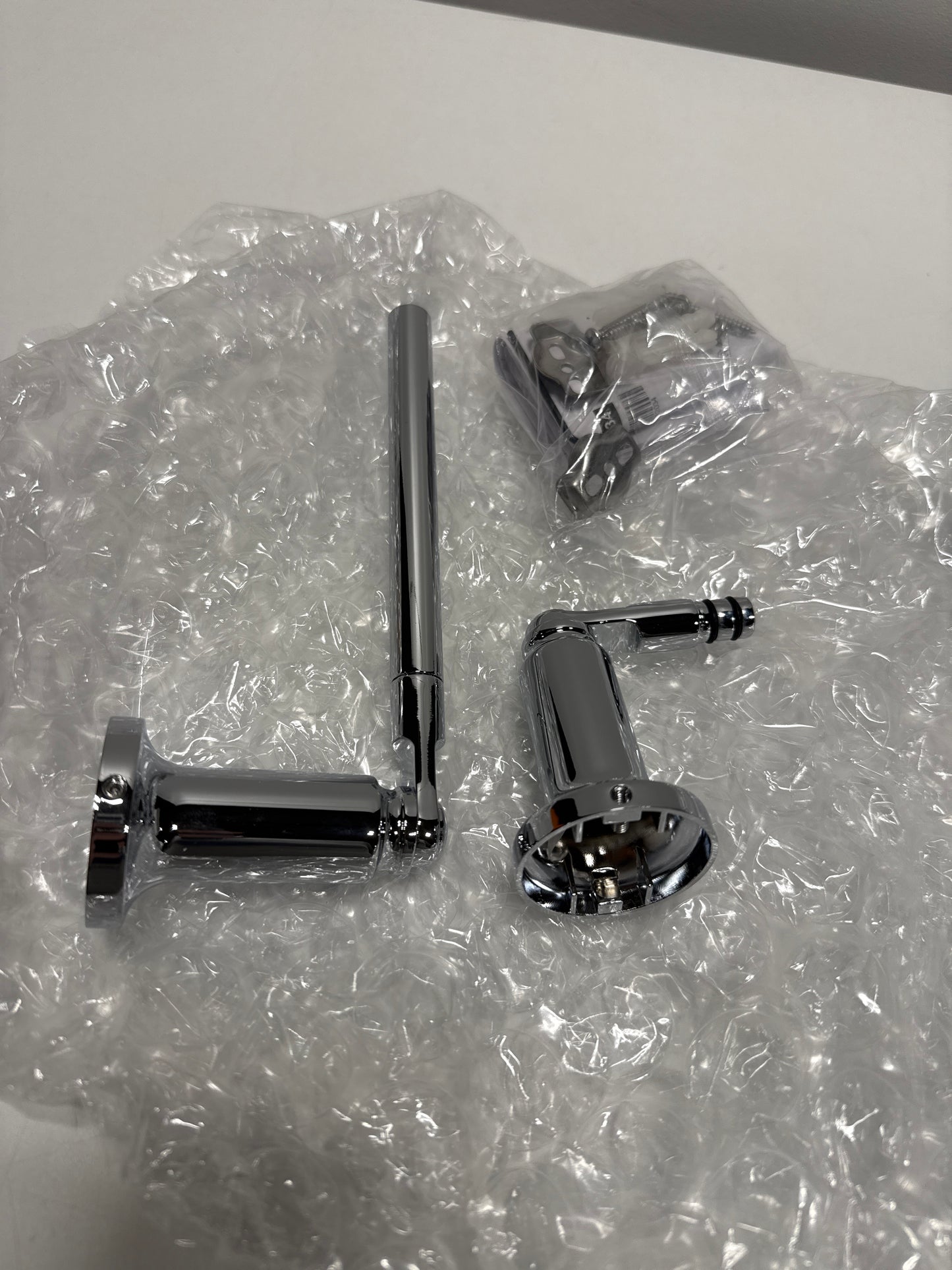 Delta 73508 Saylor 8 Towel Bar - Chrome