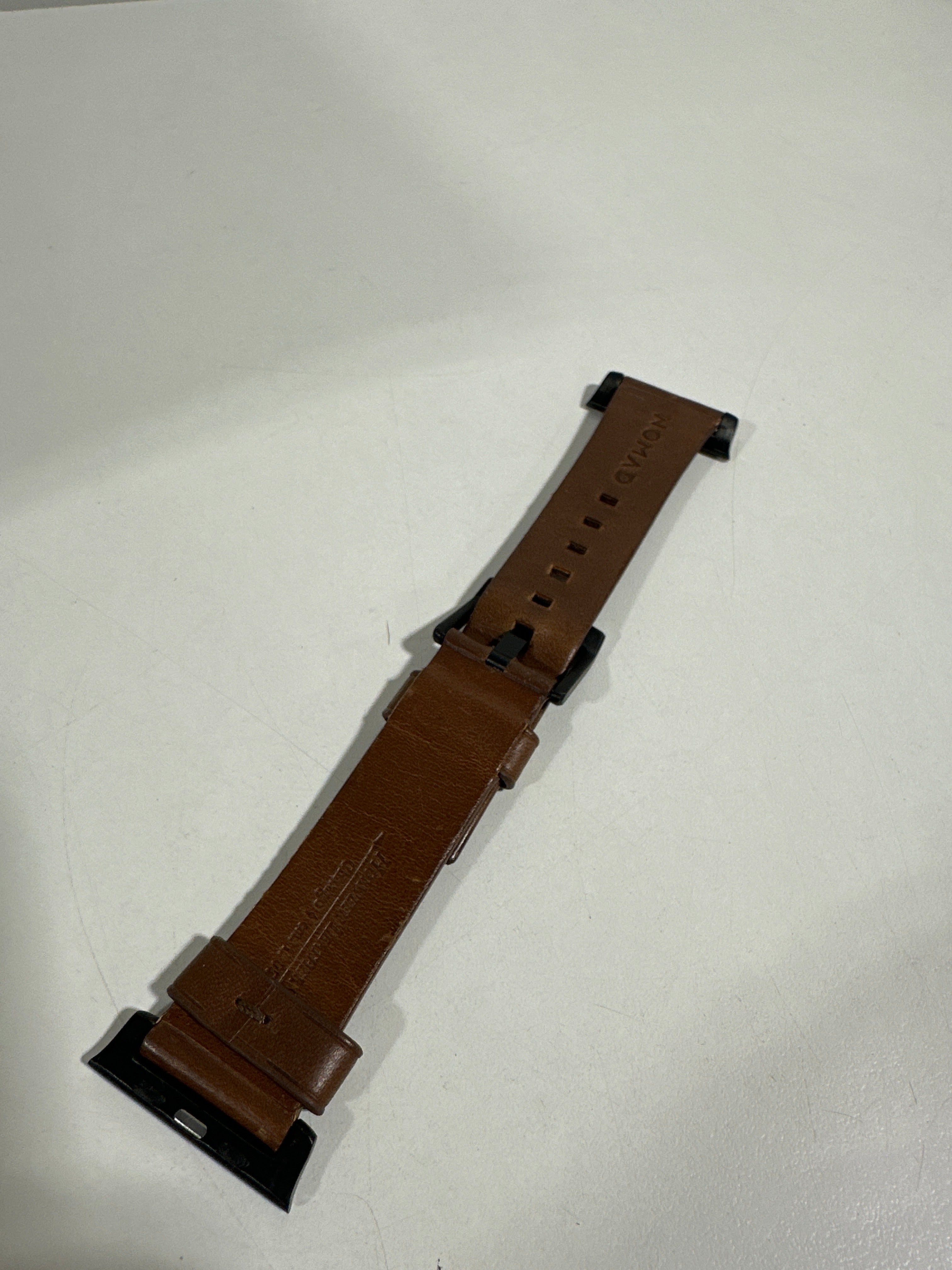 See Desc Scratched Nomad - Modern Leather Watch Strap for Apple Watch 42mm and 44mm - Brown with black lugs
