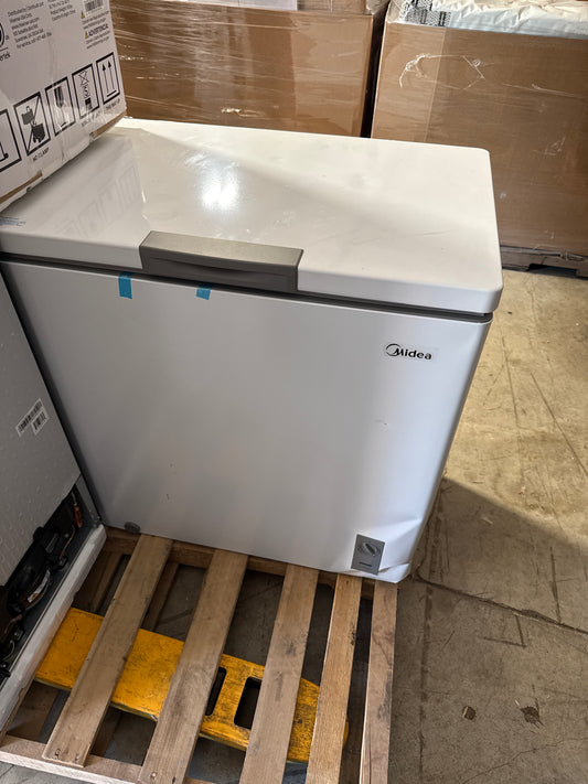 Dent Midea Convertible Chest Freezer with Interior LED Light, 7.0 cu ft, White