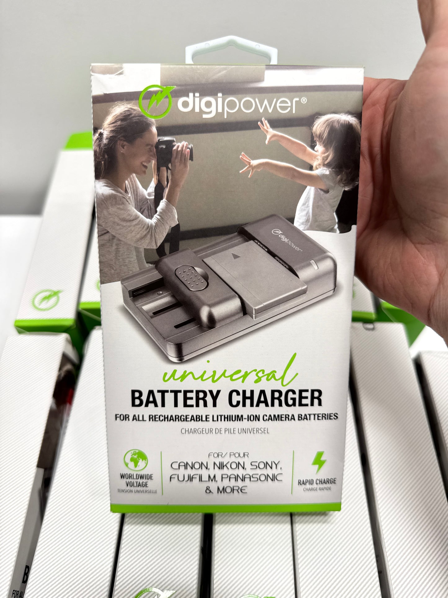 15 x Digipower - Universal Camera Battery Charger - Black