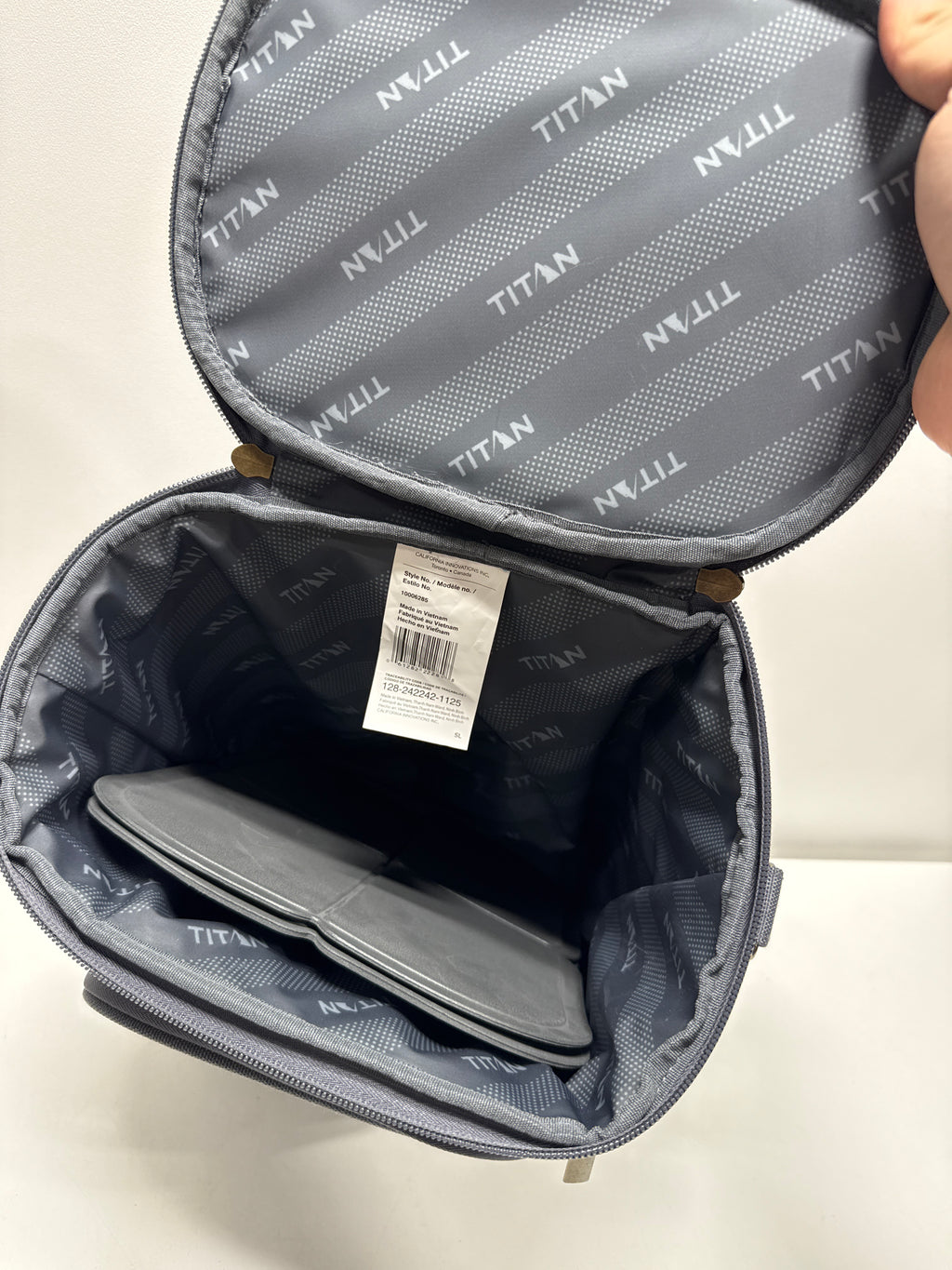 Titan Insulated Bottle Tote Cooler Holds 18 Cans or 4 Wine Bottles Leak Proof Soft Cooler