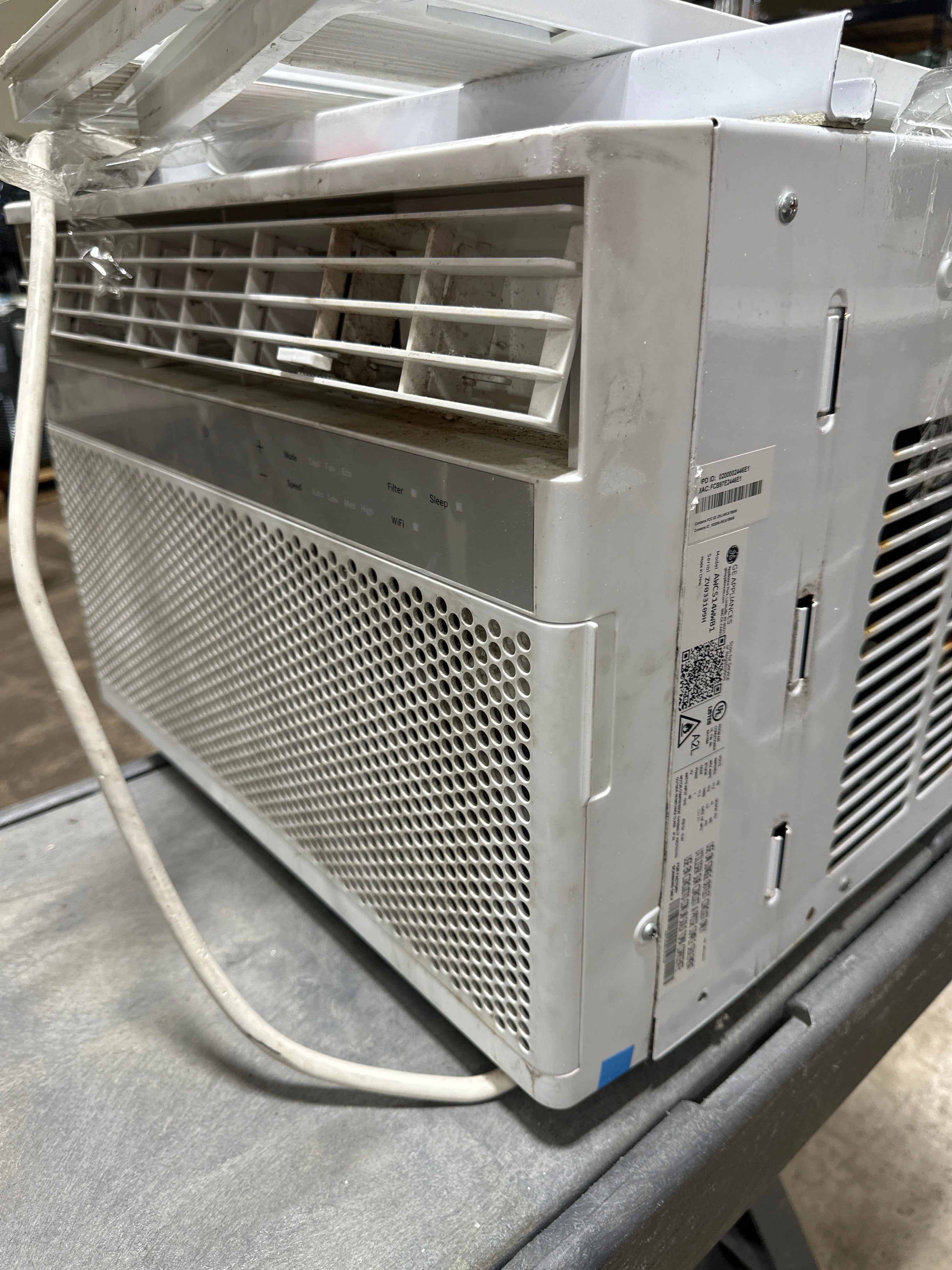 Used GE - 700 Sq. Ft. 14000 BTU Smart Window Air Conditioner - White - *Home Environment