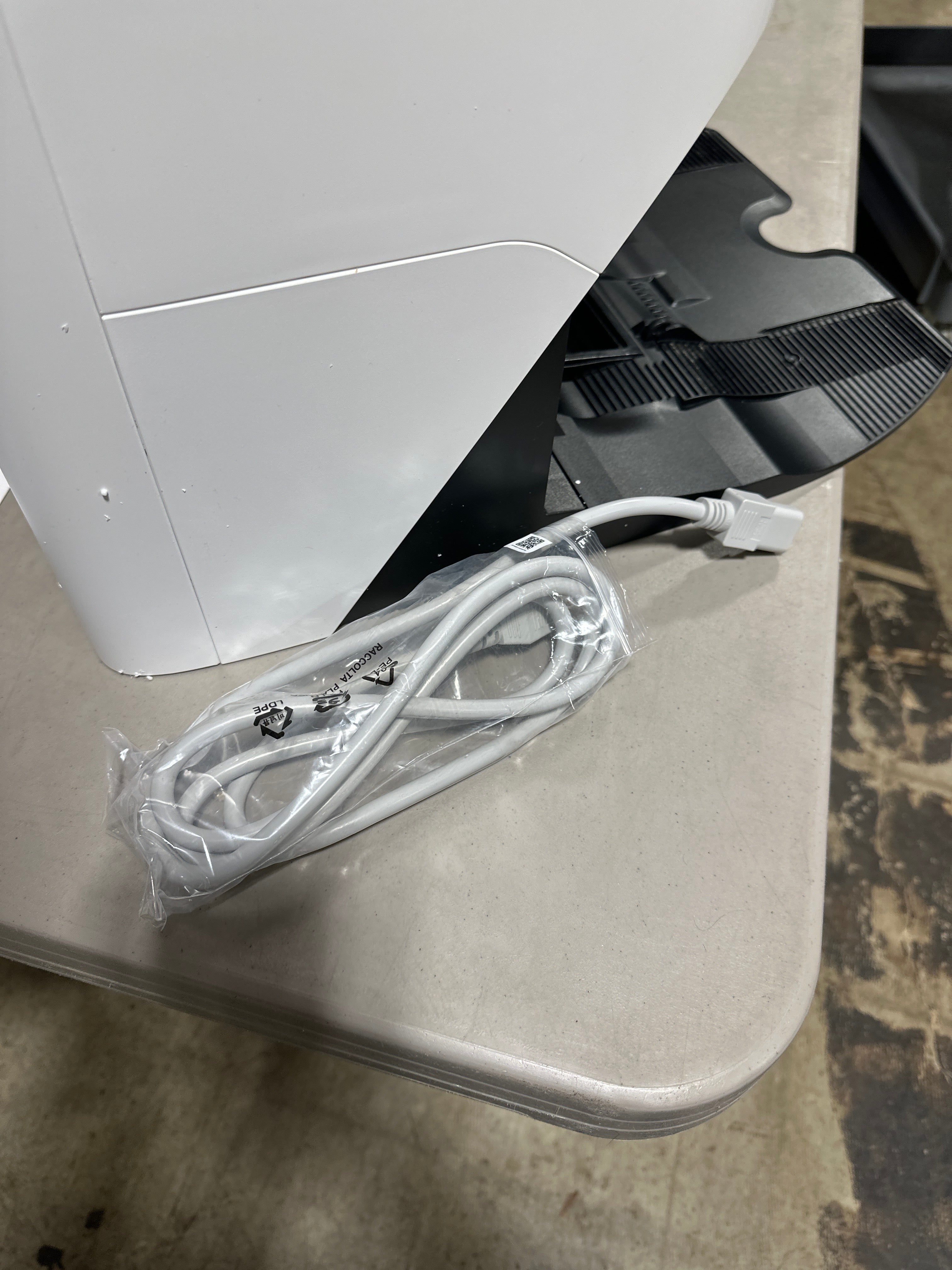 Used Roborock S8 Pro Ultra Robot Vacuum with RockDock Ultra - White - *Vacuums & Carpet Cleaners