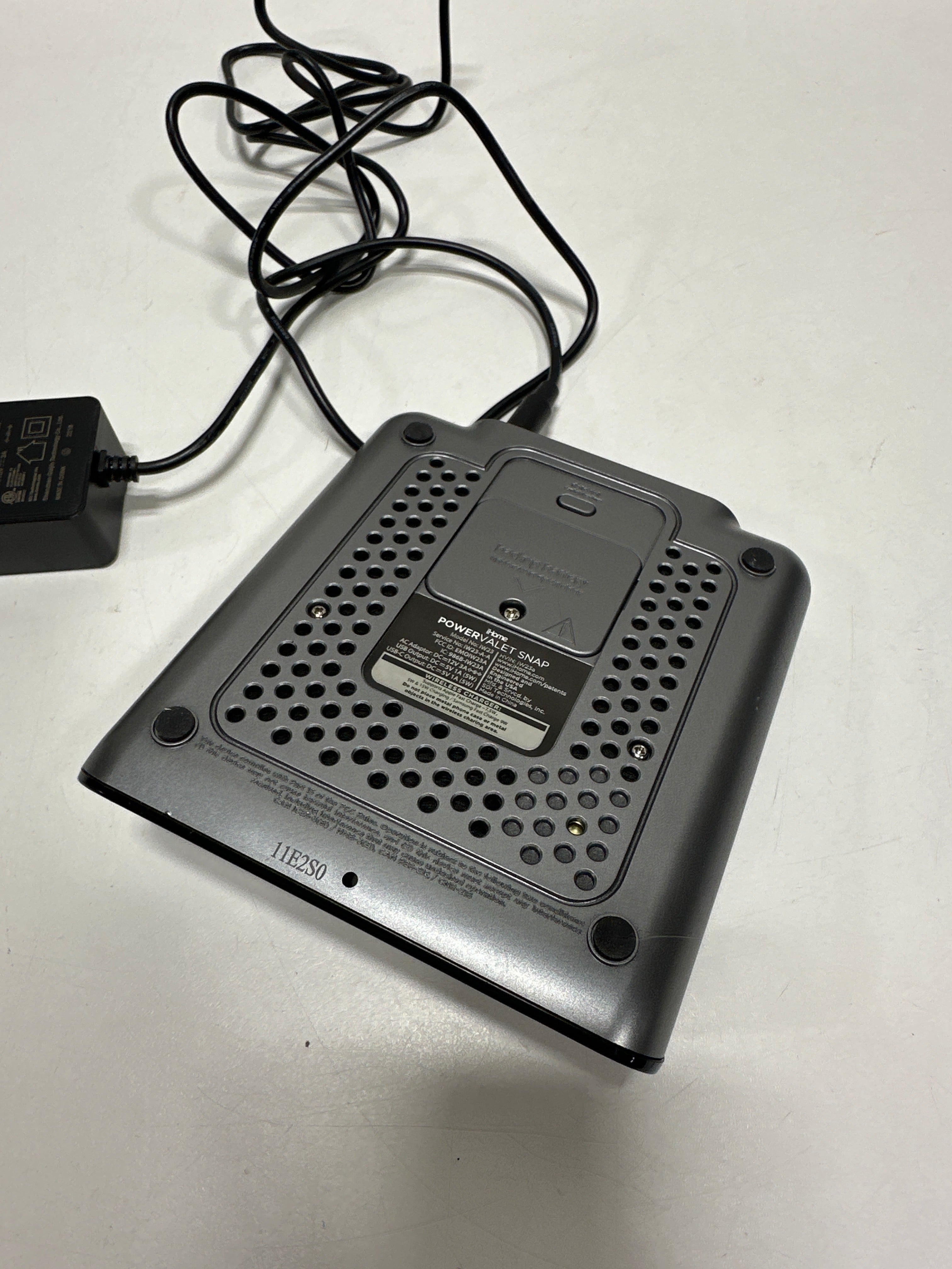 Used IHome - POWERVALET PRO 3 in 1 Magnetic Fast Wireless Charger - Black - *Headphones & Tech Accessories
