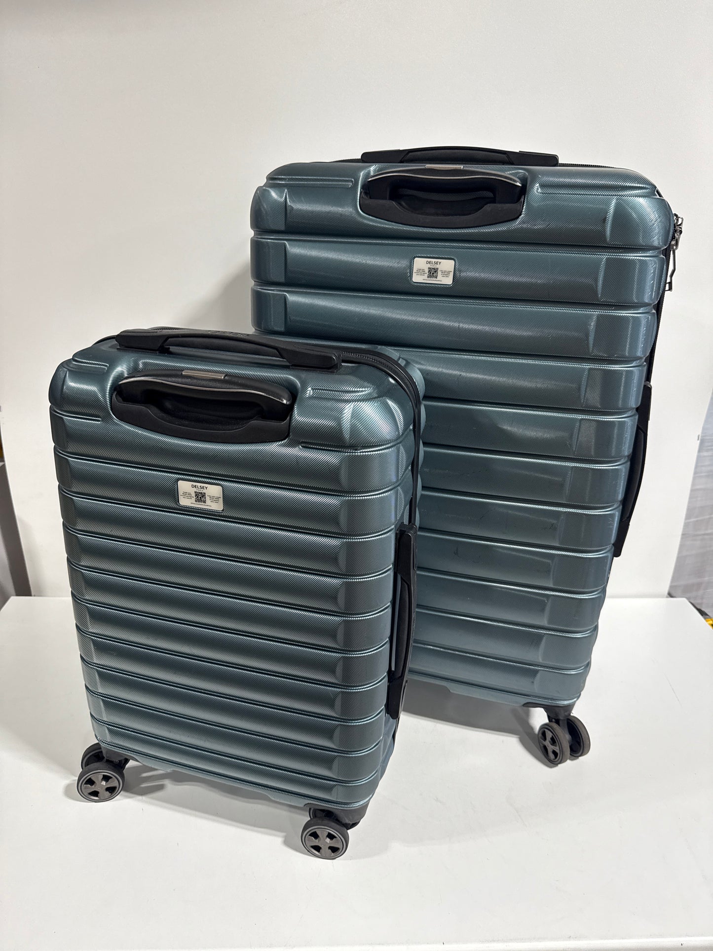 Used Delsey Paris Accelerate 2-piece Hardside Spinner Luggage Set