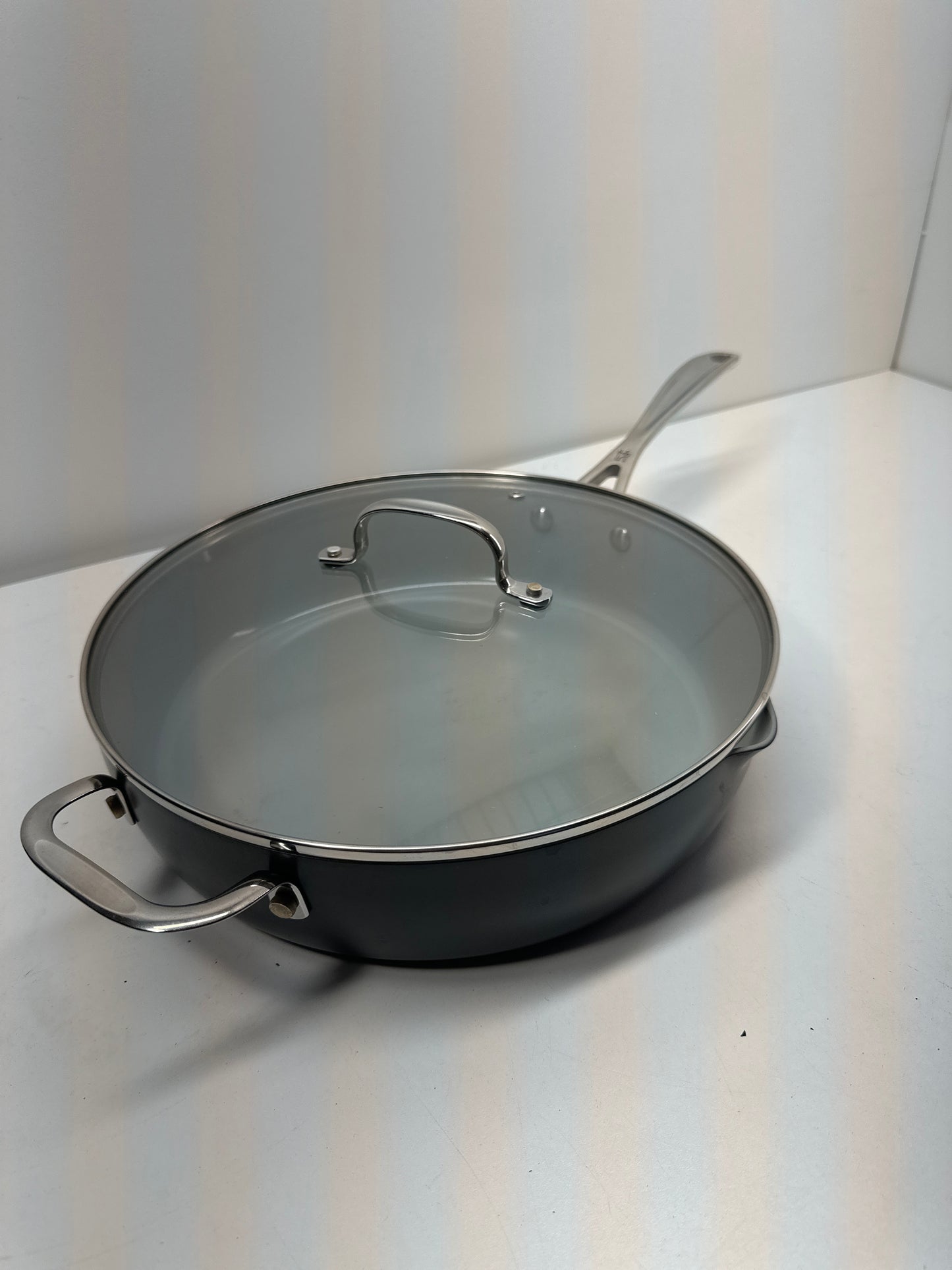 Used 100% zoom minimum zoom level Henckels Ceramic Nonstick 5-Quart Everyday Sauté Pan