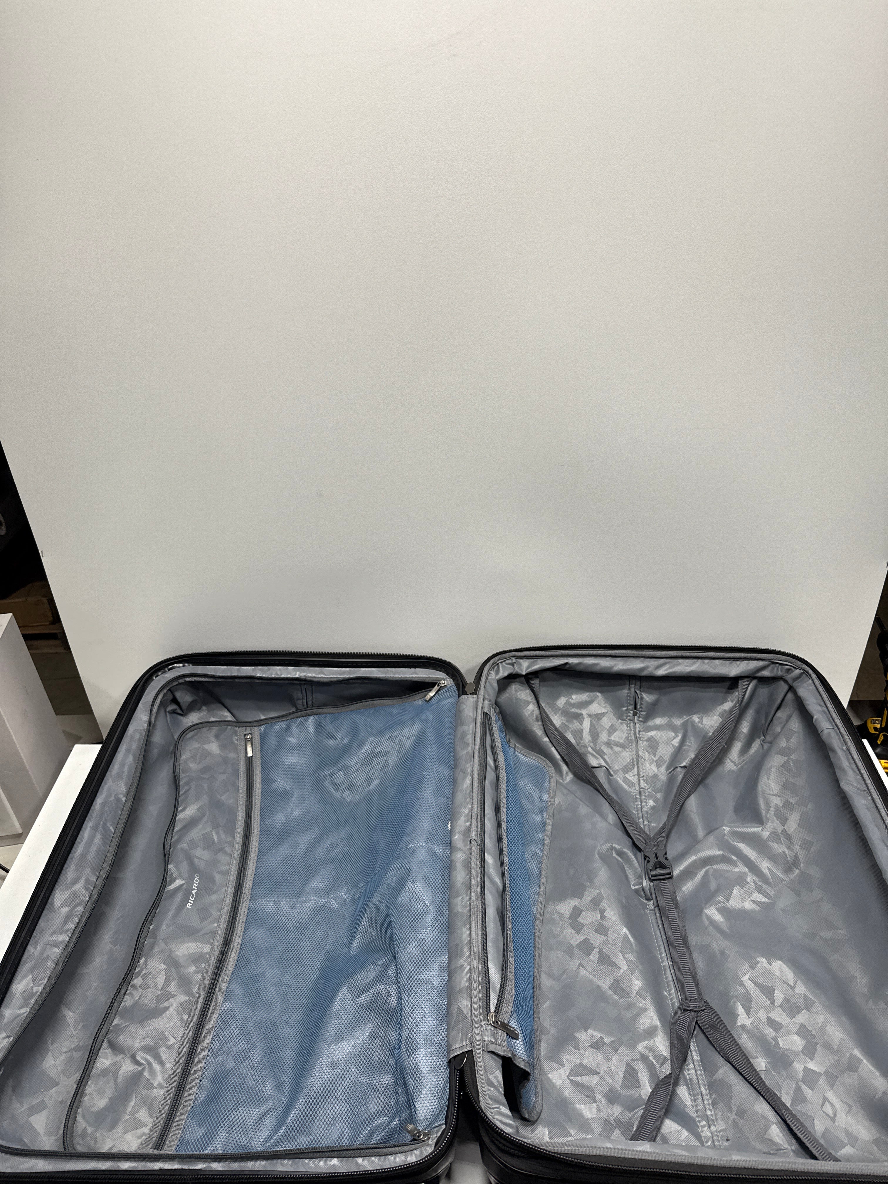 Used Ricardo 3 piece Hardside Spinner Set - *Luggage & Travel