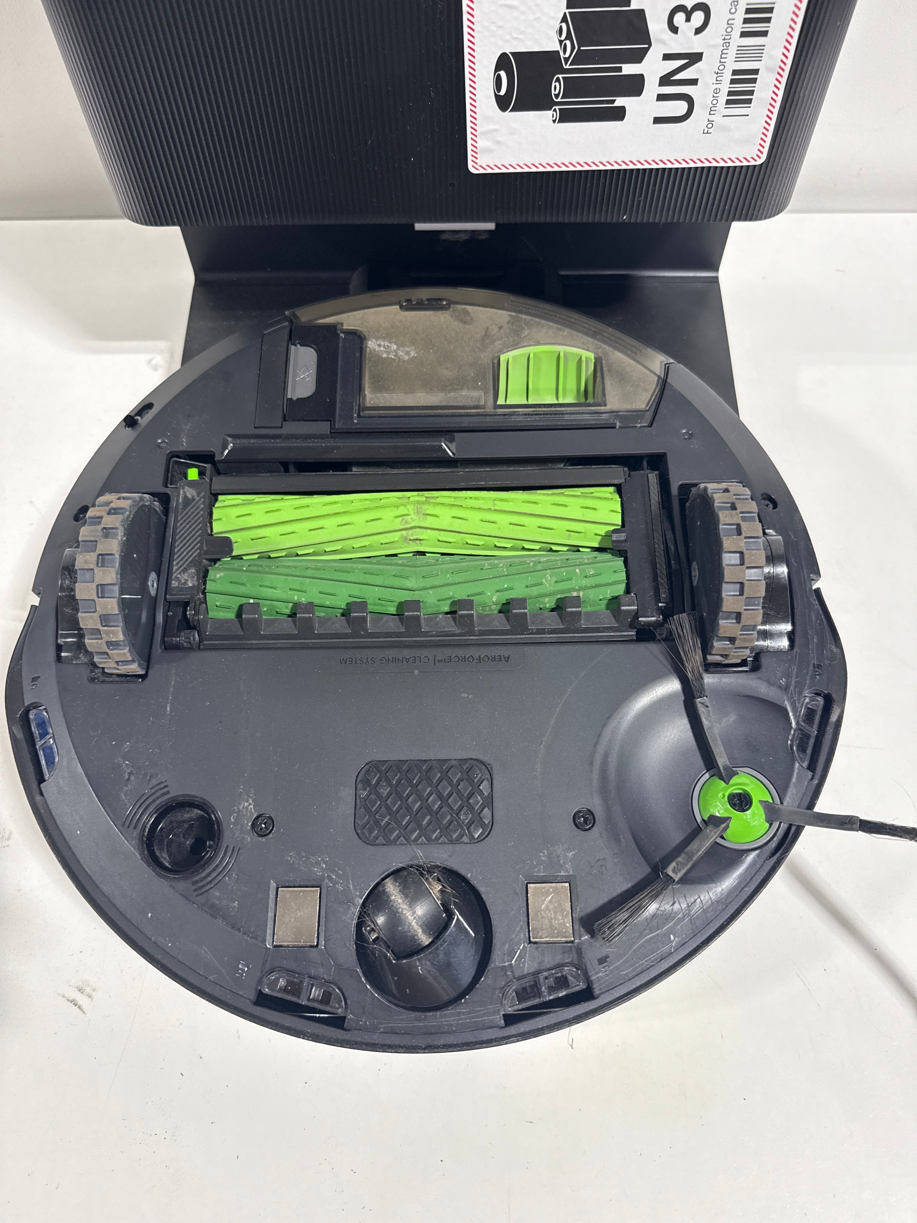 Used IRobot - Roomba J7+ (7550) Wi-Fi Connected Robot Vacuum - *Vacuums & Carpet Cleaners