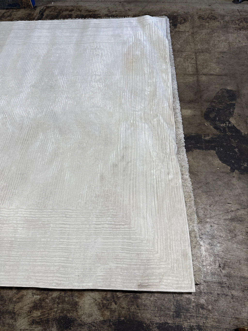 Used Hampton Court Area Rug Collection Gaspar Ivory 8 x 10 - *Rugs