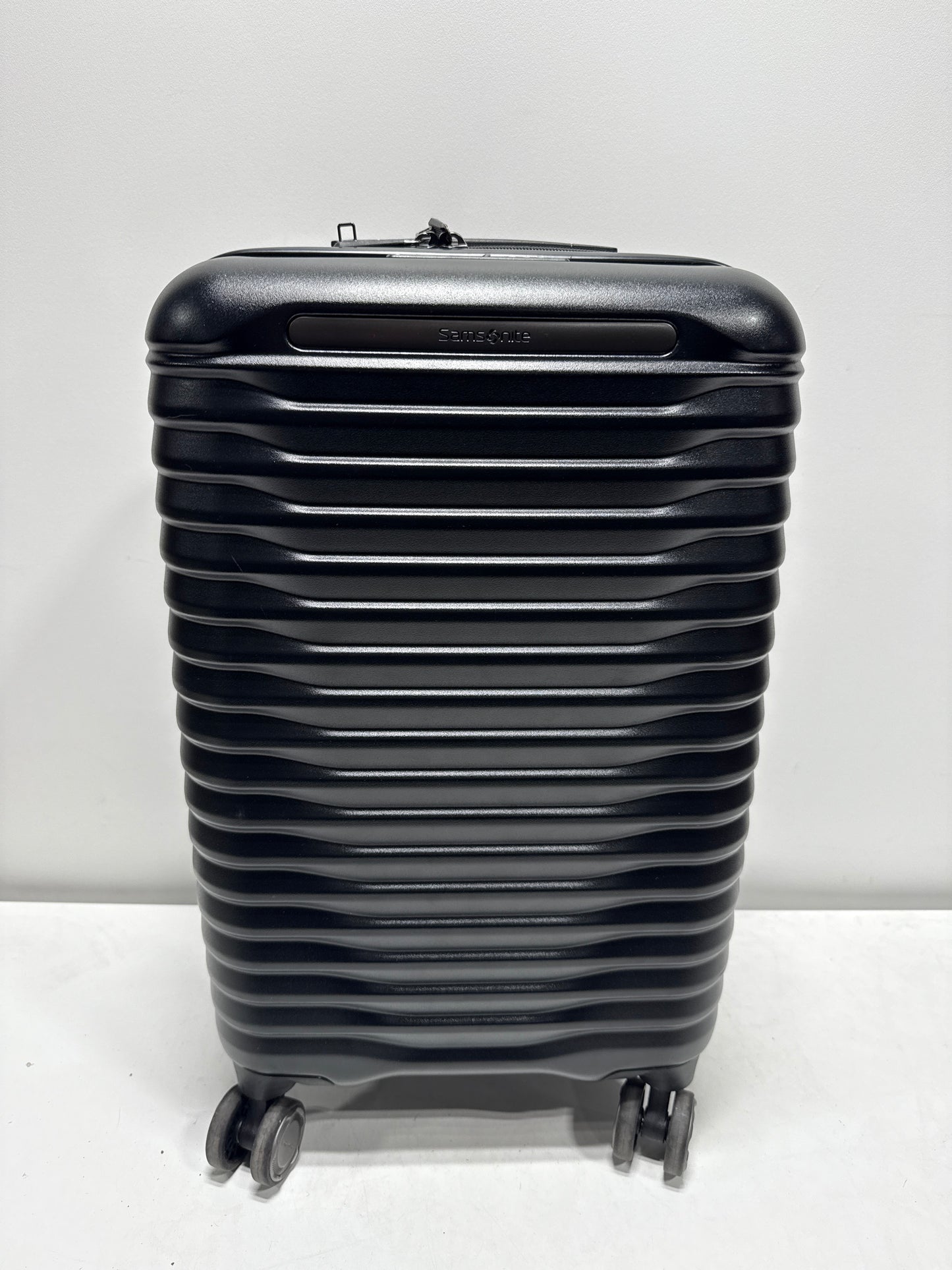 Lightly Used Samsonite Element XLT 2.0 Luggage Set 2 Piece Black