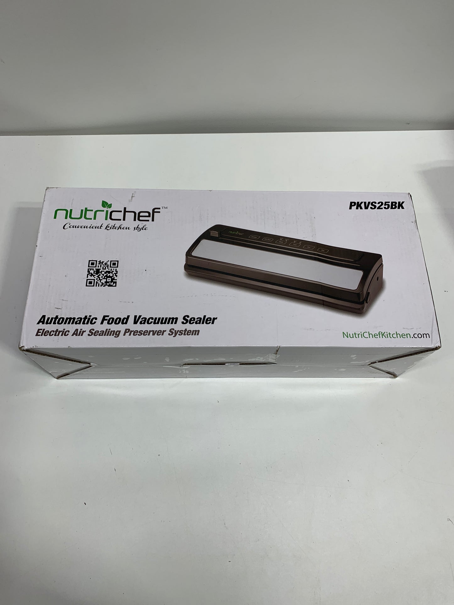 NutriChef Automatic Food Vacuum Sealer - Electric Air Sealing Preserver System with Reusable Vacuum Food Bags - Black