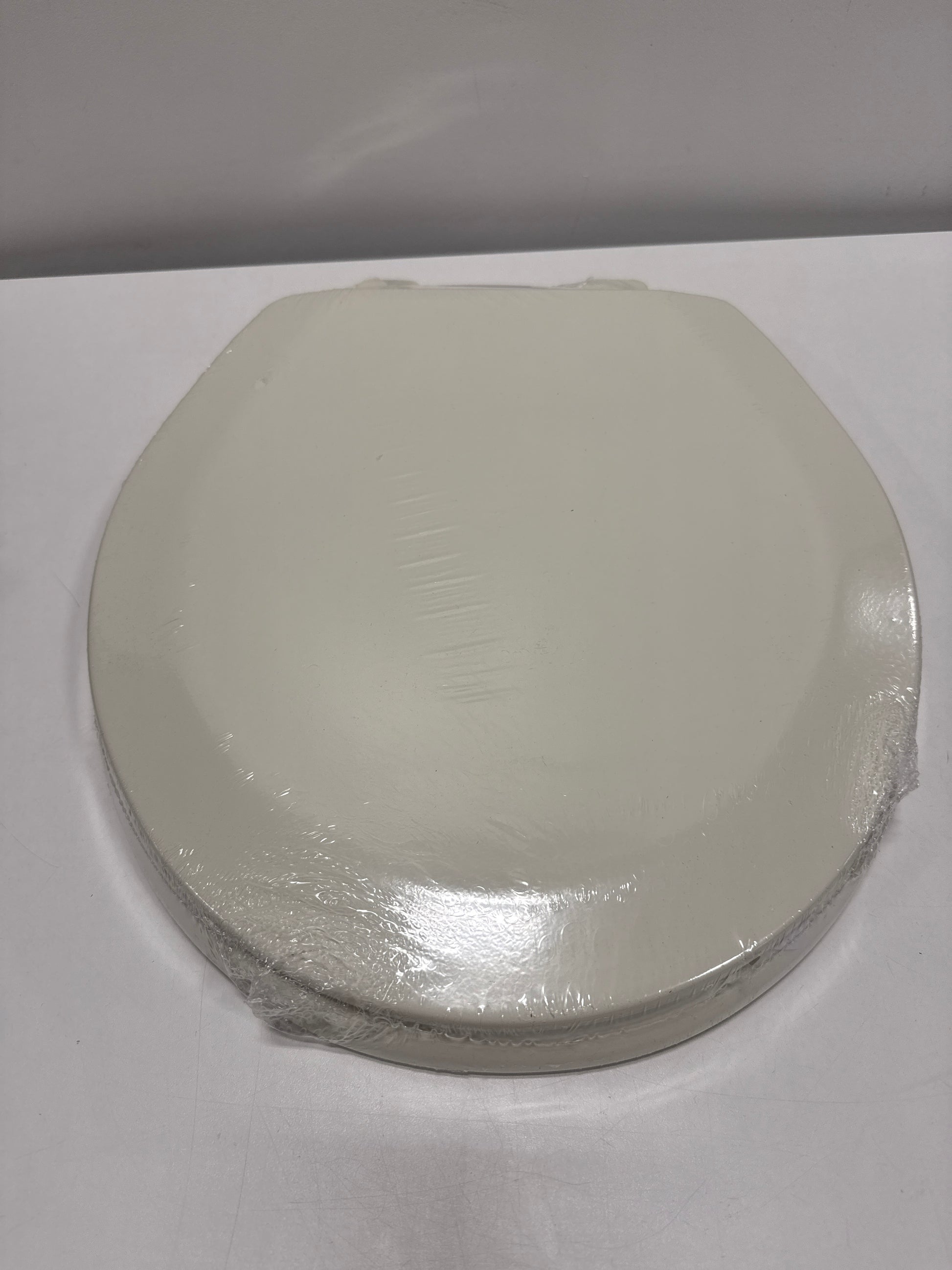 Jones Stephens C013wd02 Round Wood Toilet Seat - Off White - *Plumbing