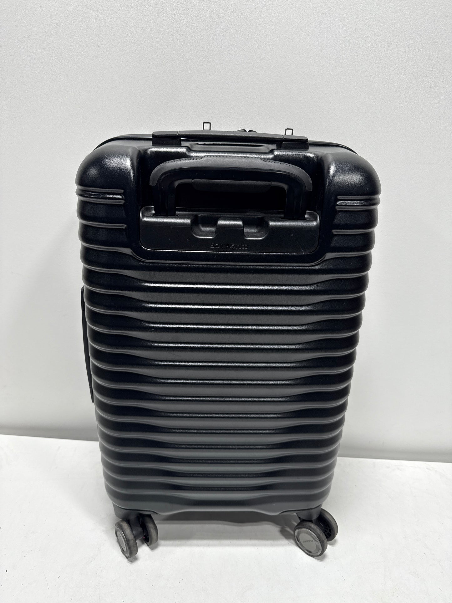 Lightly Used Samsonite Element XLT 2.0 Luggage Set 2 Piece Black