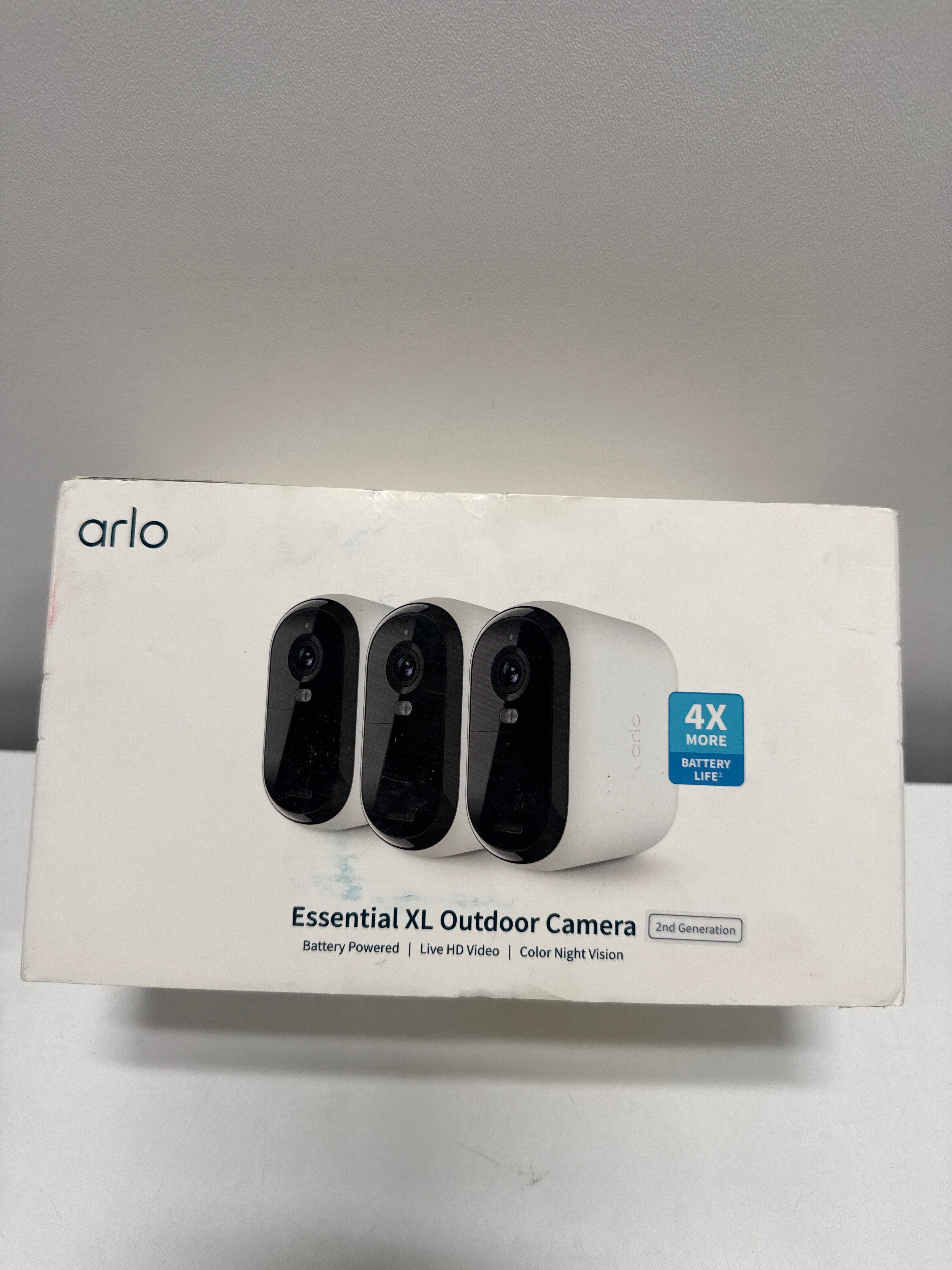 Used Arlo - Essential XL 3-Camera Outdoor Wireless HD Security Camera (2nd Generation) with 4x Longer Battery Life - White