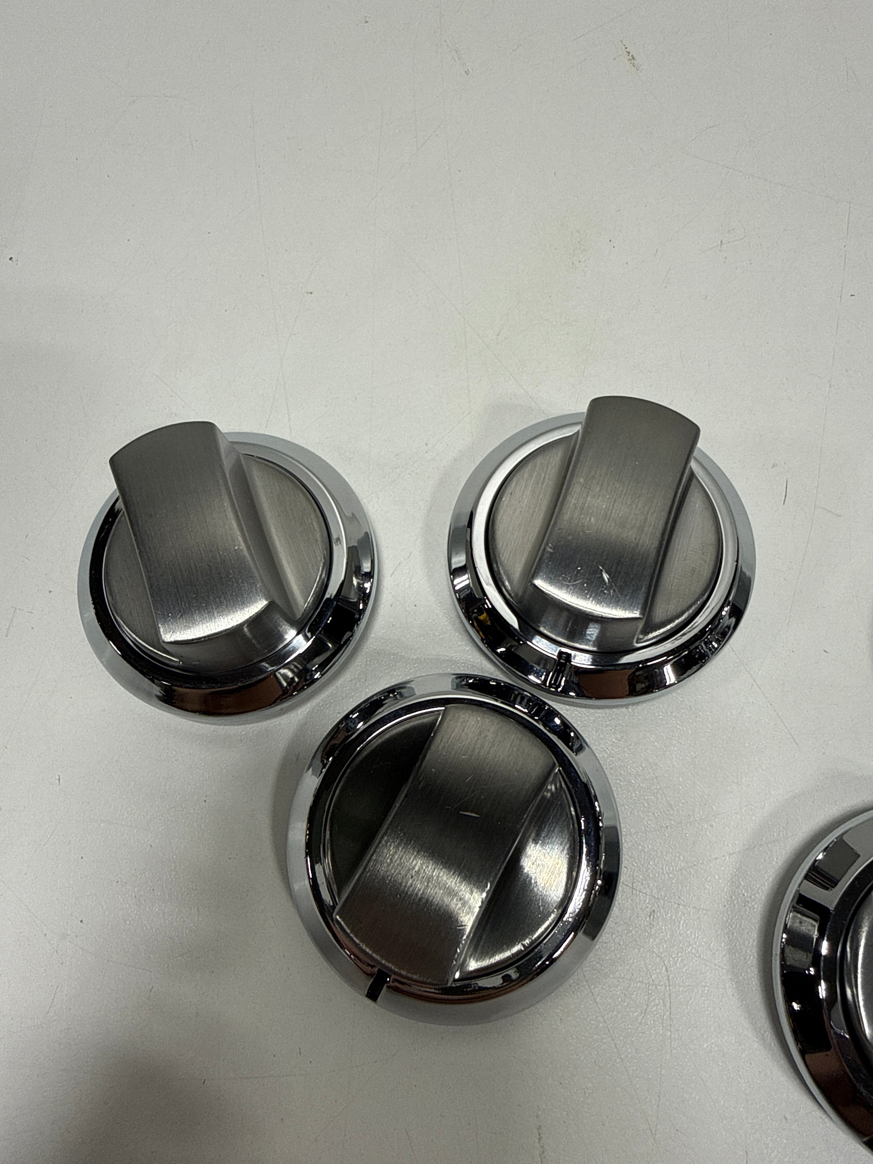 Scratch Viking SSKKVGSU Stainless Knob Kit for Select Viking Cooktops Cooking Appliance Accessories