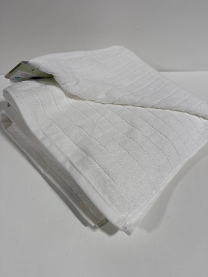 2 Textured Bath Towels