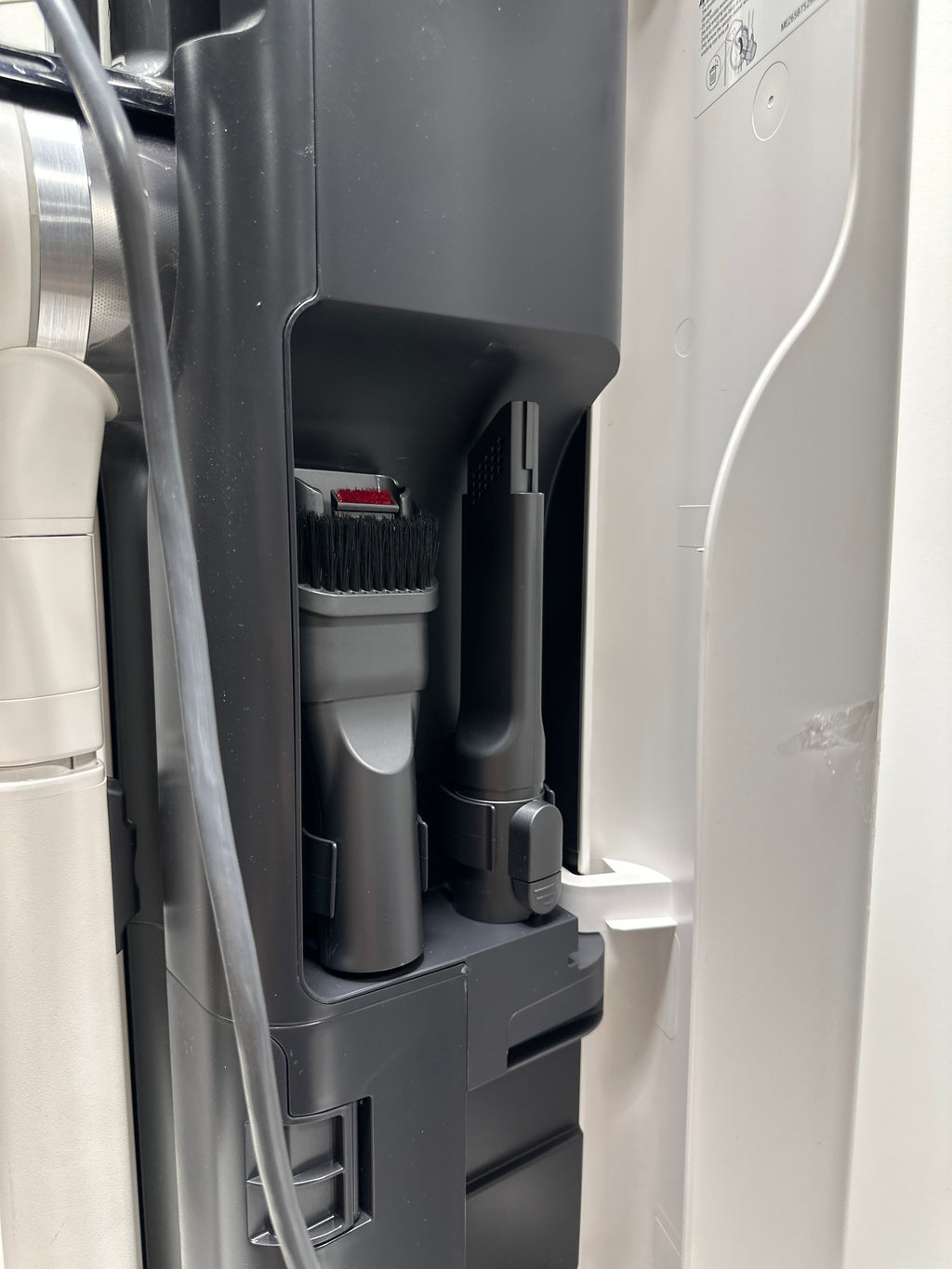 Used LG - CordZero All-in-One Cordless Stick Vacuum with Dual Floor Max Nozzle - Essence White