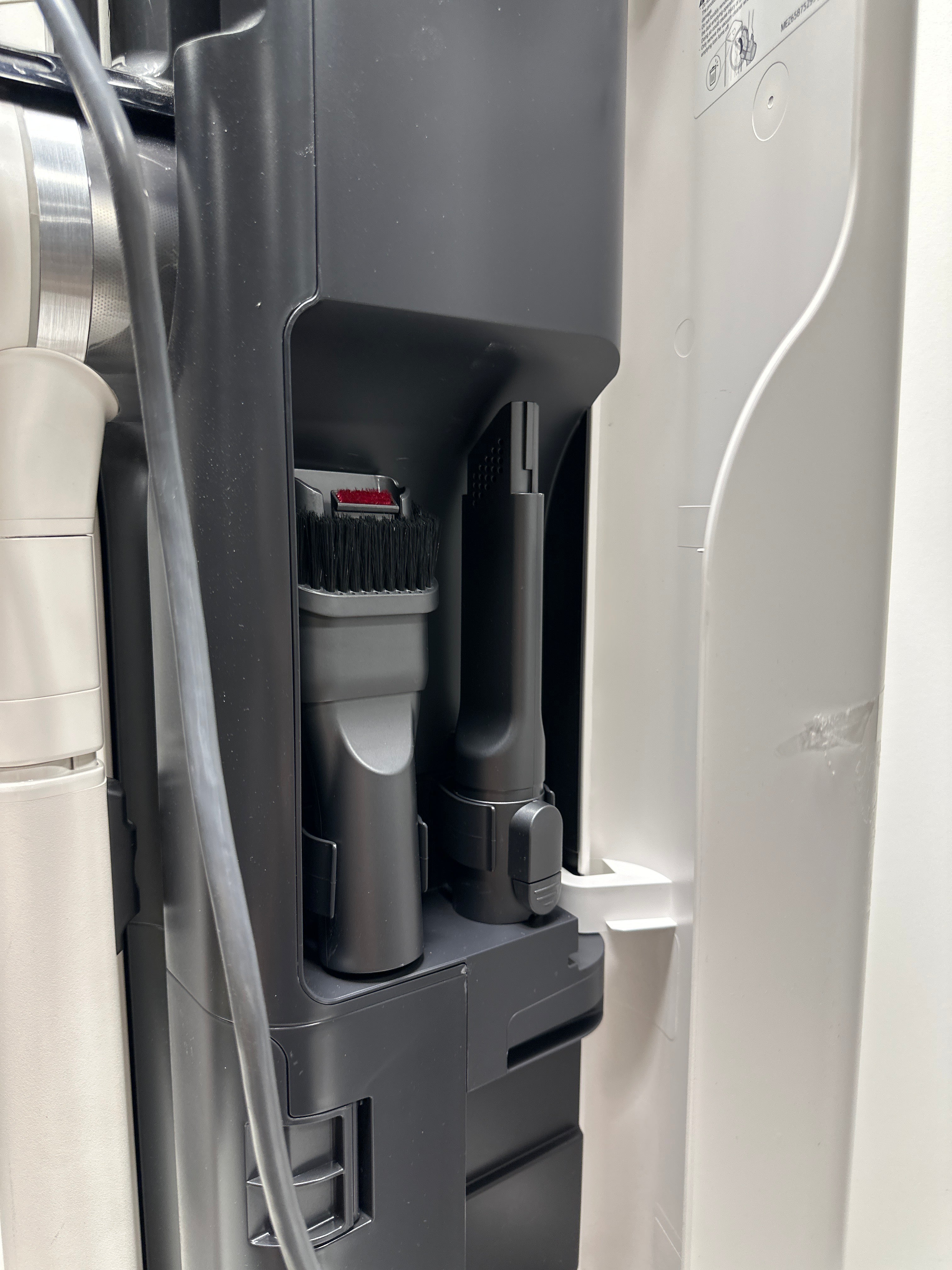 Used LG - CordZero All-in-One Cordless Stick Vacuum with Dual Floor Max Nozzle - Essence White