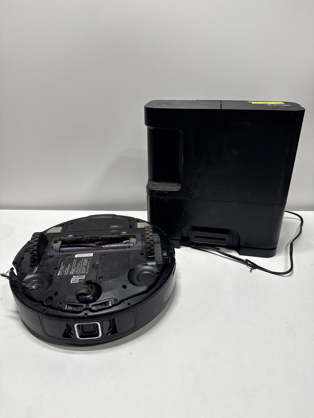 Used Shark PowerDetect Robot Vacuum Self-Emptying 60-Day Base Pet Friendly HEPA Filtration RV2820AE