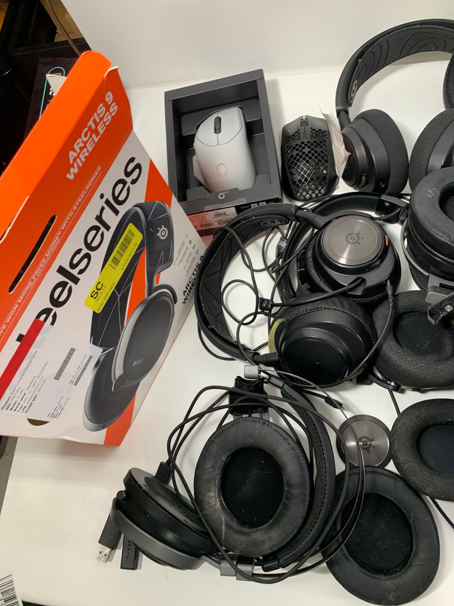 Lot of 16 For Parts Gaming Headsets and Mice, Alienware, Razer, SteelSeries and more