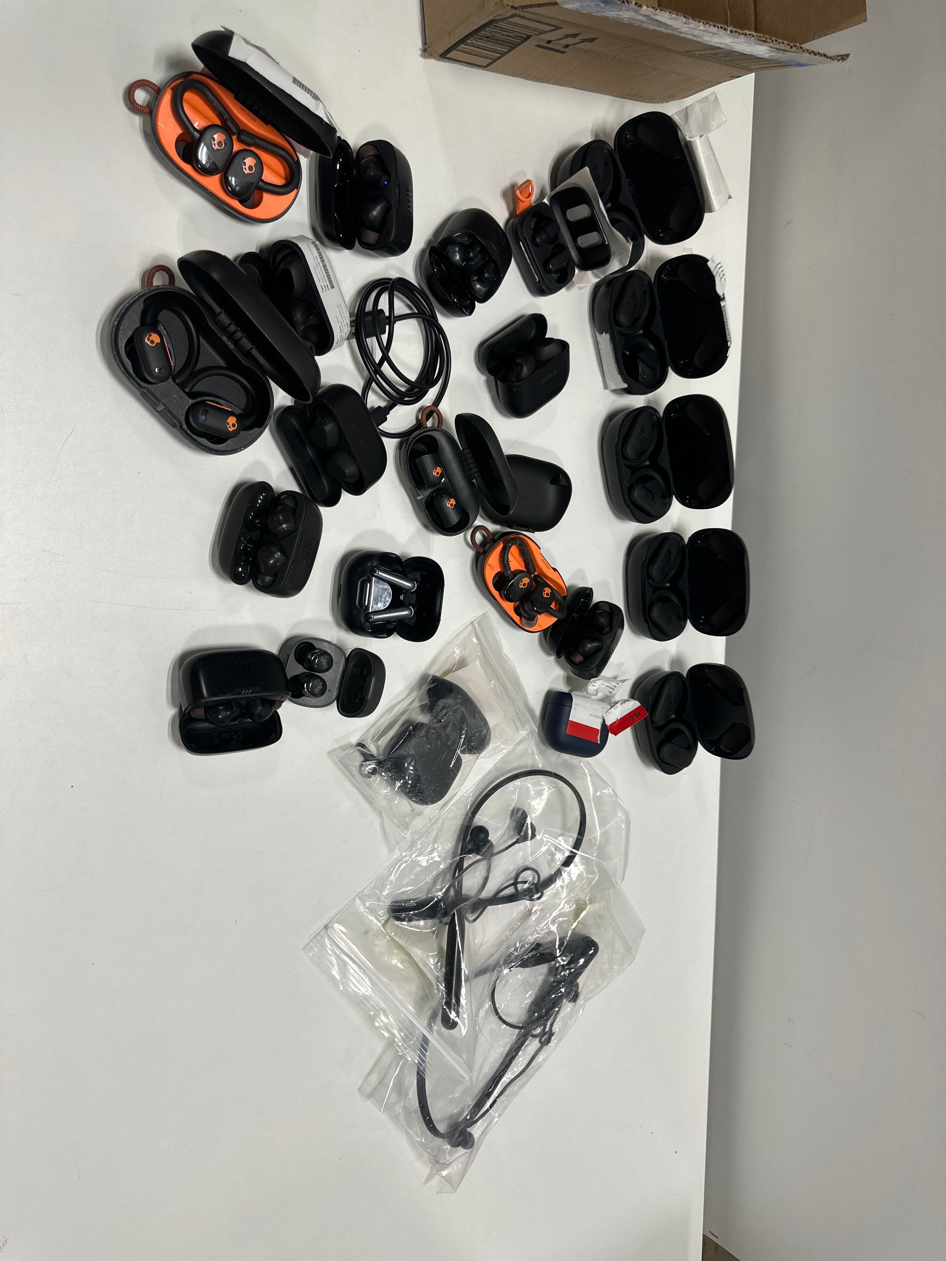 24 - JBL, Jabra, souncore and more For parts wireless earbuds