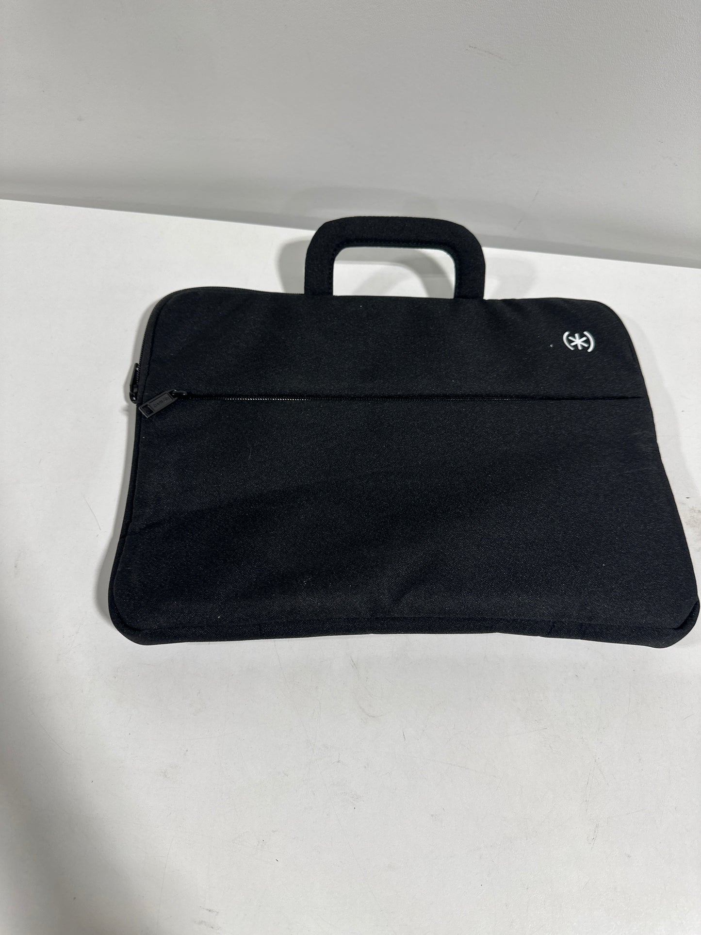 Speck - Transfer Pro Pocket Protective Sleeve with Handle Universal 13"-14" for MacBook Computers, Laptops and Tablets - Black/White