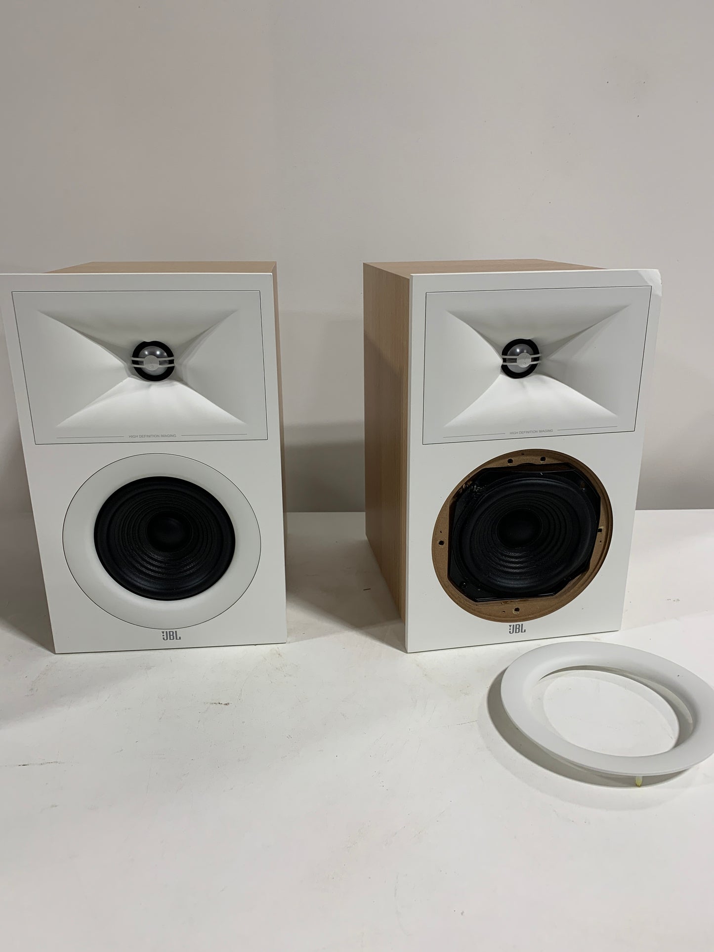 Damage JBL - Stage2 250B 2-Way 5.25-inch (130mm) Bookshelf Loudspeaker - Pair - Latte