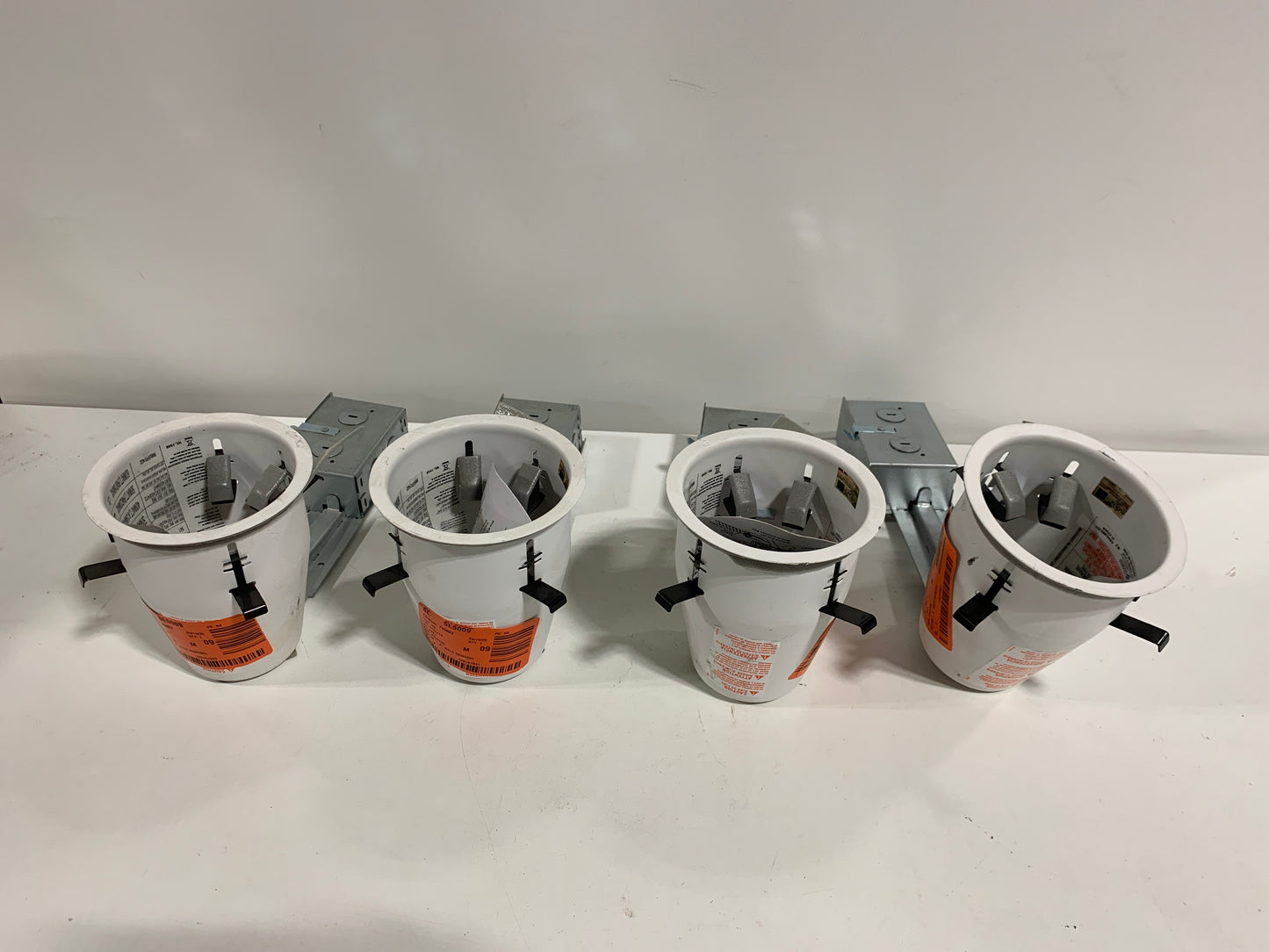 See Desc 4 H99 4 in. Steel Recessed Lighting Housing for Remodel Ceiling, No Insulation Contact, Air-Tite (Copy)