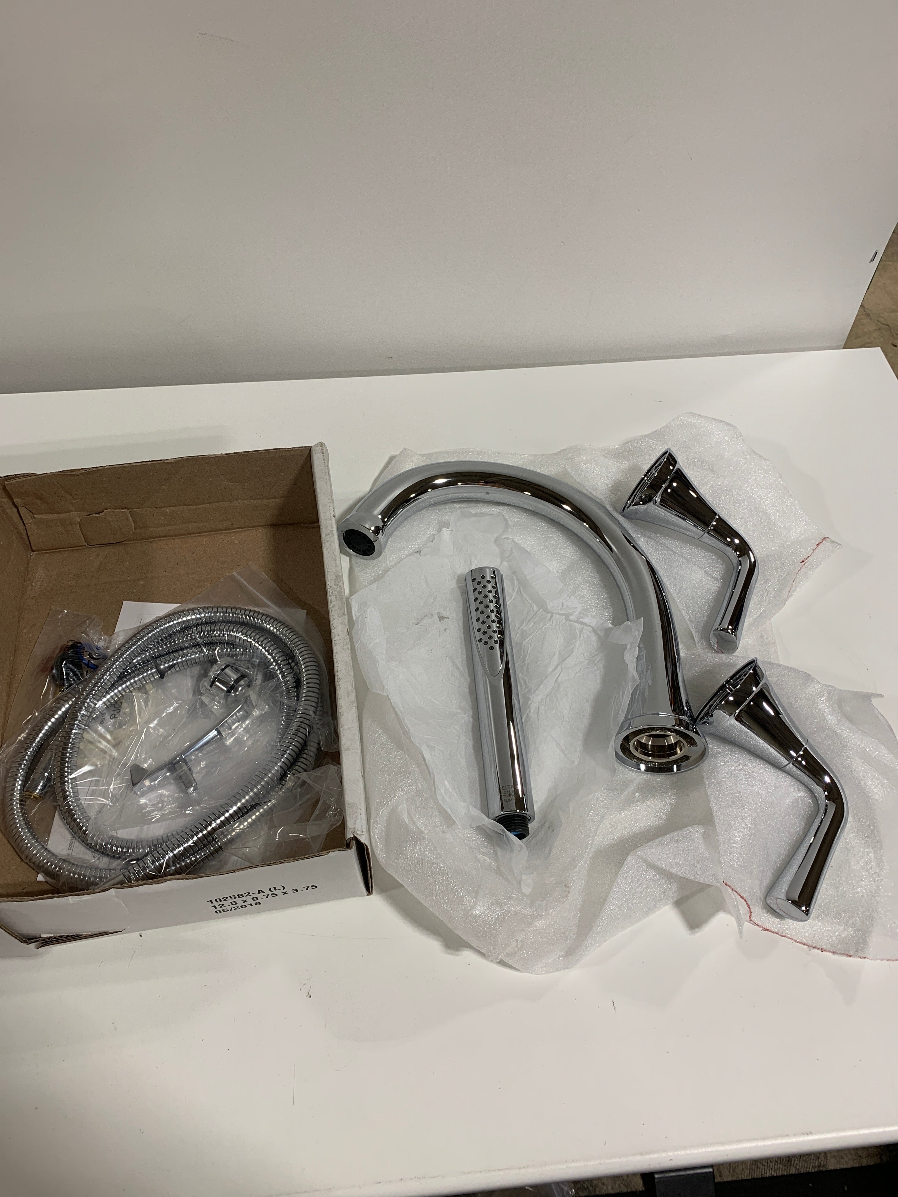 Delta T4733 Kayra Deck Mounted Roman Tub Filler with Built-in Diverter - *Plumbing