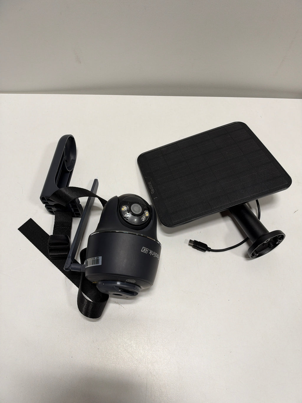 Used Reolink - Go Series G440 4K 8MP Solar Outdoor Wireless 4G LTE Pan Tilt Security Camera with SIM Card