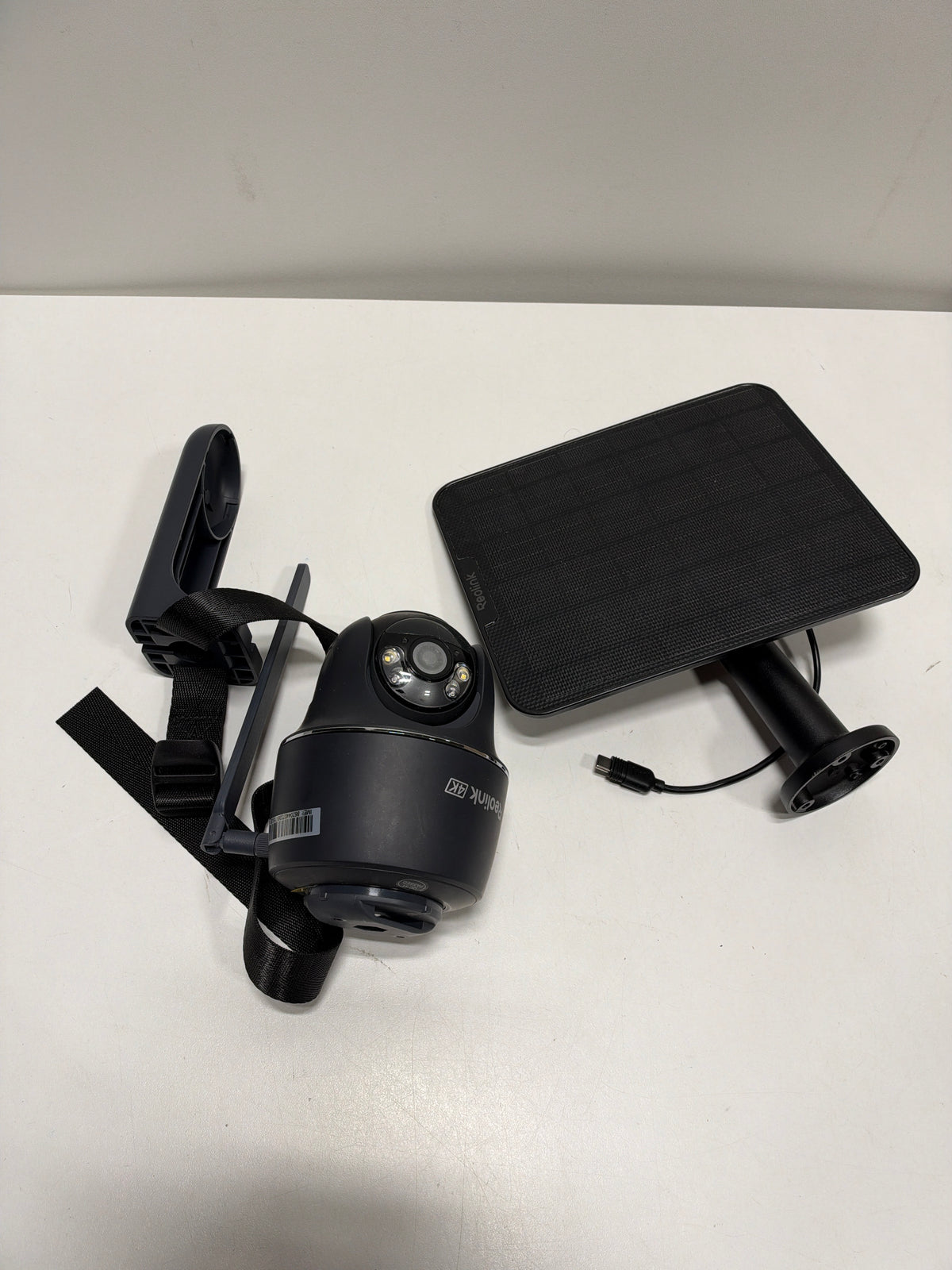 Used Reolink - Go Series G440 4K 8MP Solar Outdoor Wireless 4G LTE Pan Tilt Security Camera with SIM Card