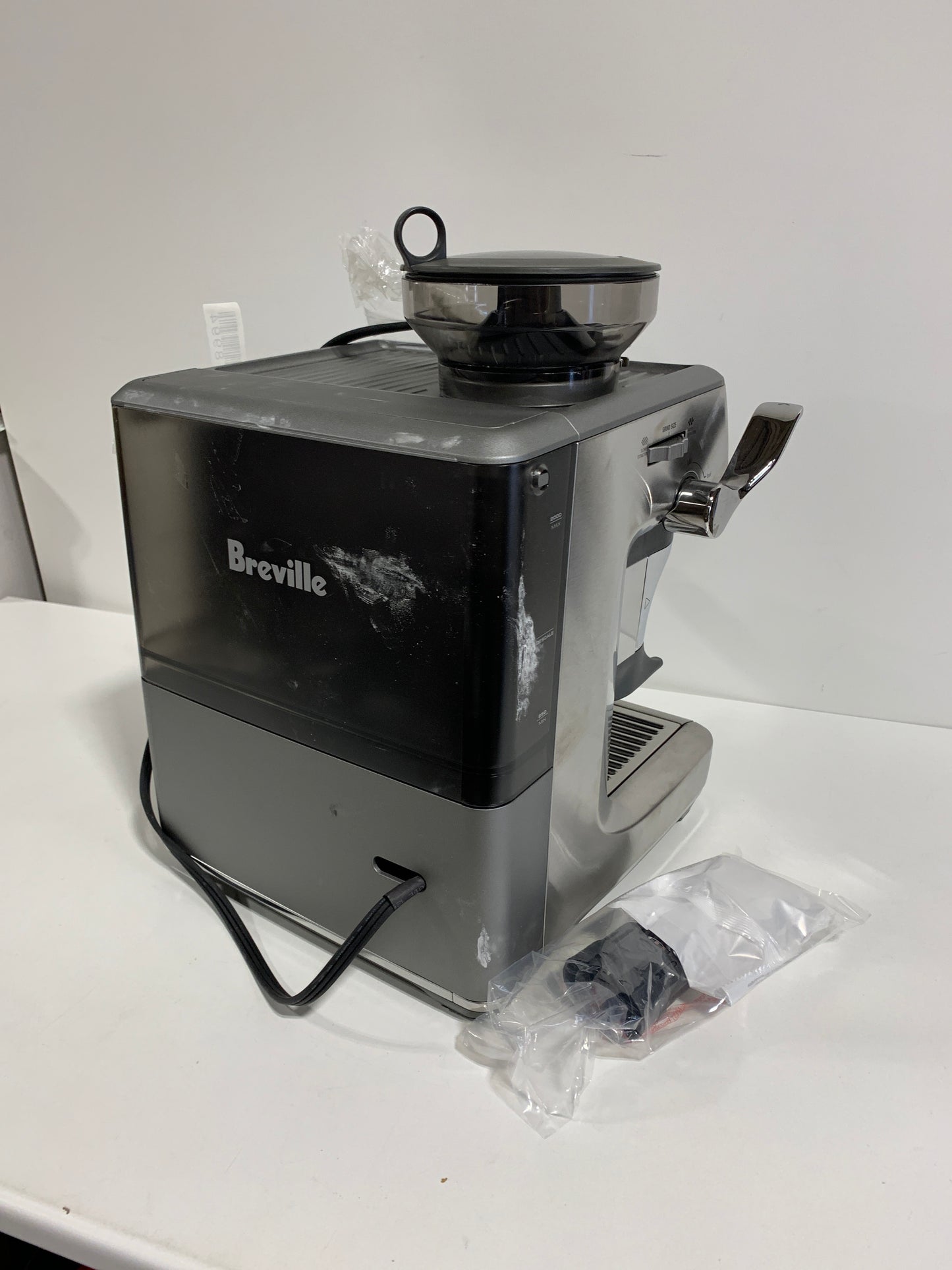 Scratch  & Dent  Breville - the Barista Express Impress Espresso Machine