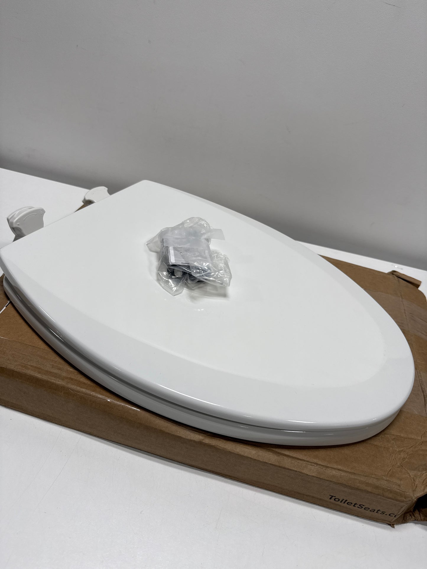 Bemis 1500EC 000 Wood Elongated Toilet Seat with Easy Clean Change Hinge, Whit