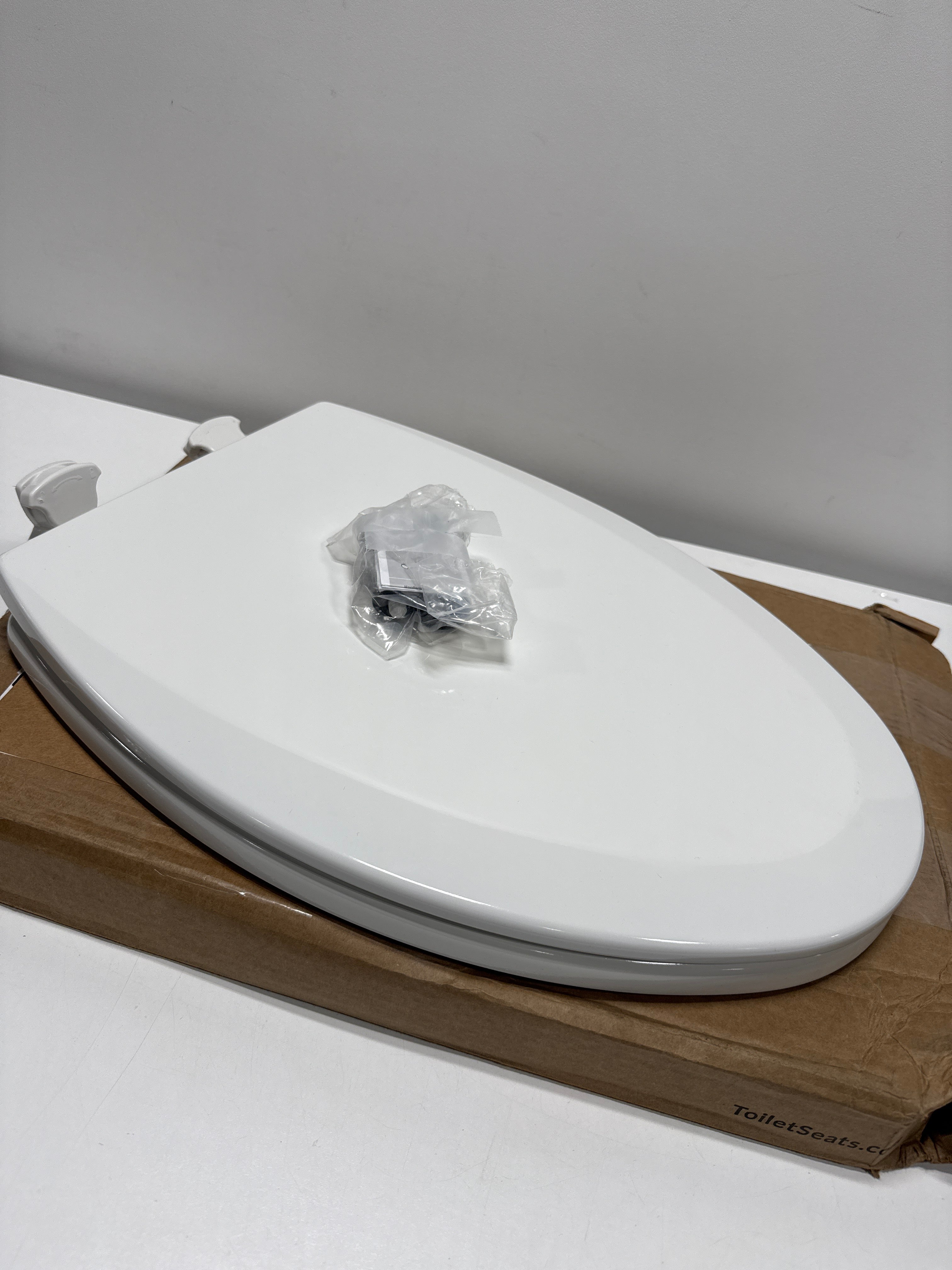 Bemis 1500EC 000 Wood Elongated Toilet Seat with Easy Clean Change Hinge, Whit