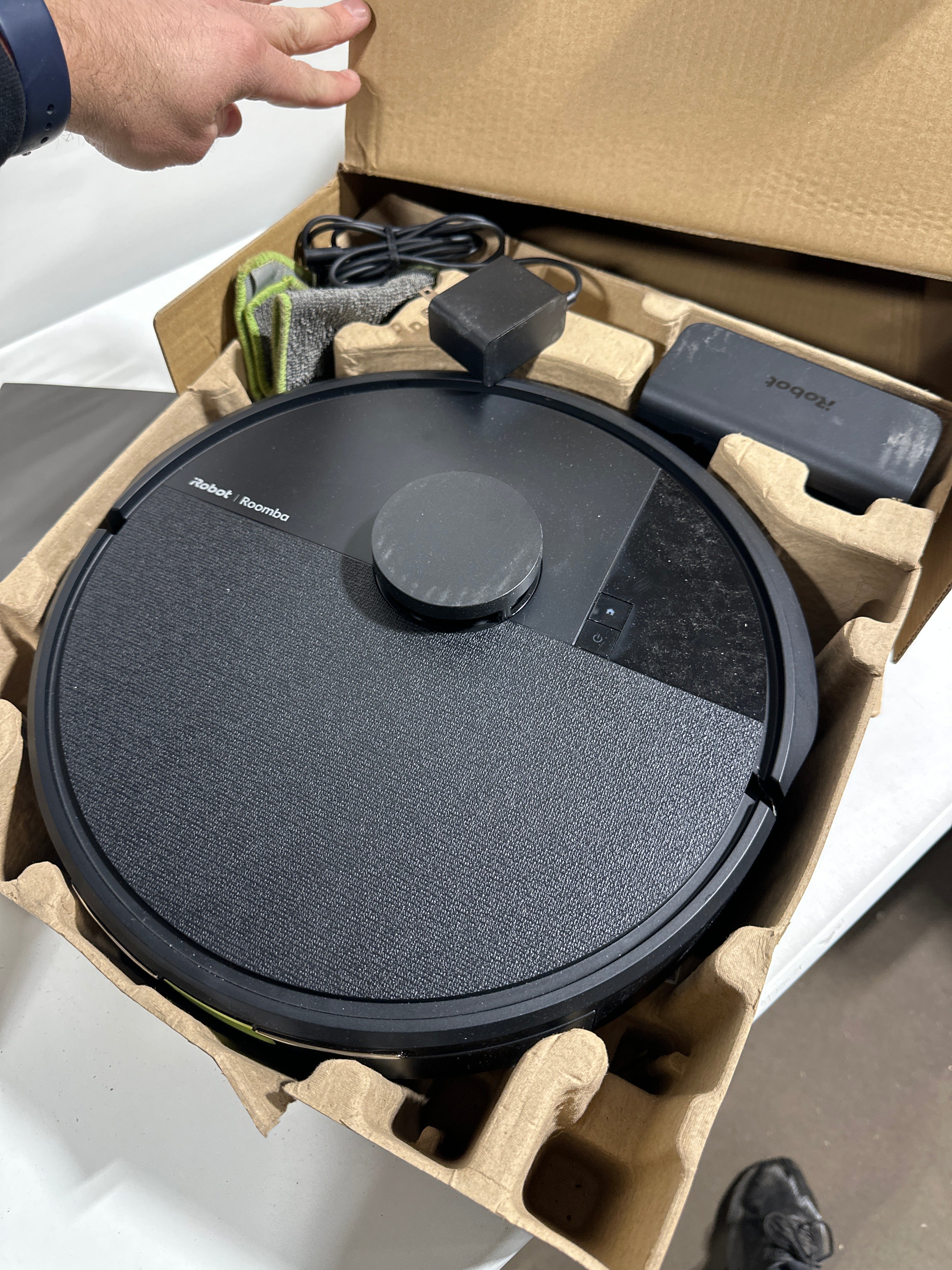 Used IRobot - Roomba 105 Combo Vacuum & Mop - *Vacuums & Carpet Cleaners