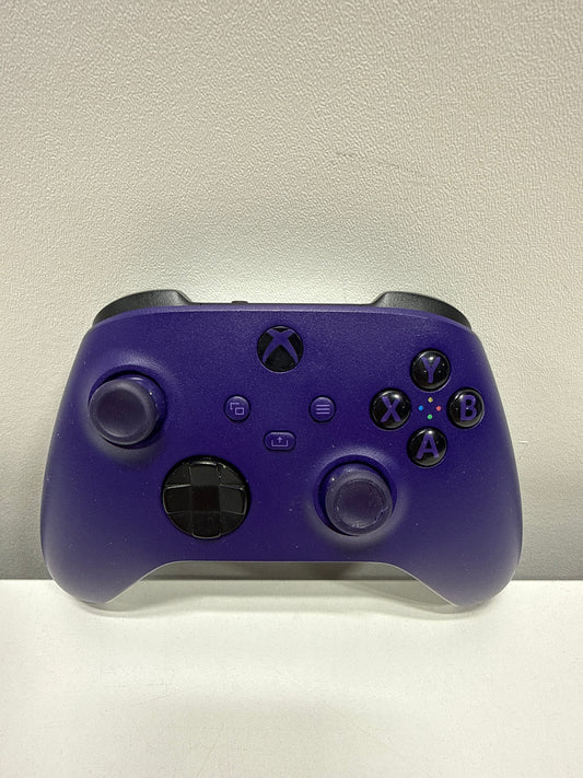 Used Microsoft - Xbox Wireless Controller for Xbox Series X, Xbox Series S, Xbox One, PCs, and Cloud-Enabled Devices - Astral Purple