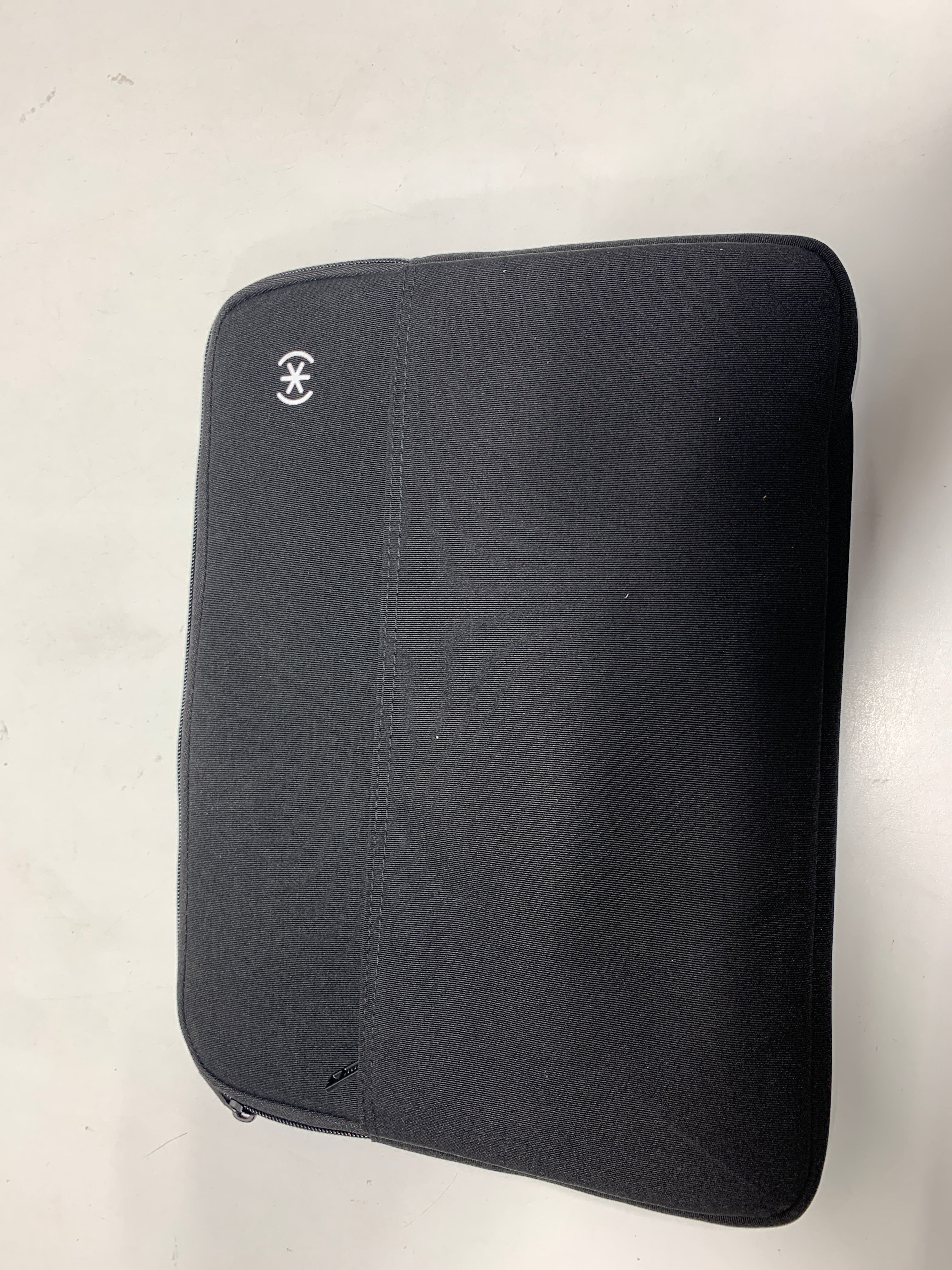 Transfer Pro-Pocket Universal 13/14-inch Laptop Sleeves - Black/White