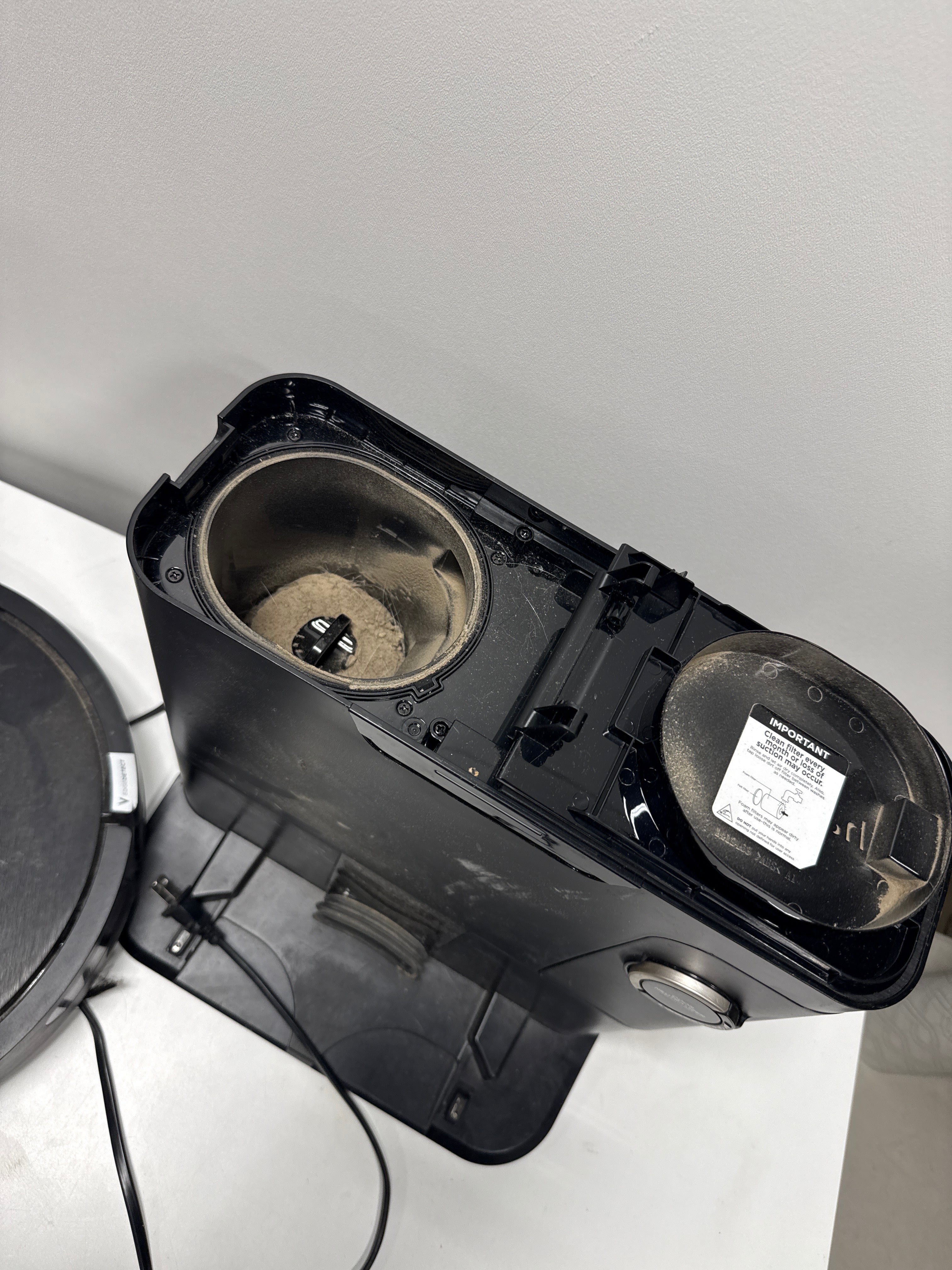 Used Shark PowerDetect Robot Vacuum Self-Emptying 60-Day Base Pet Friendly HEPA Filtration RV2820AE
