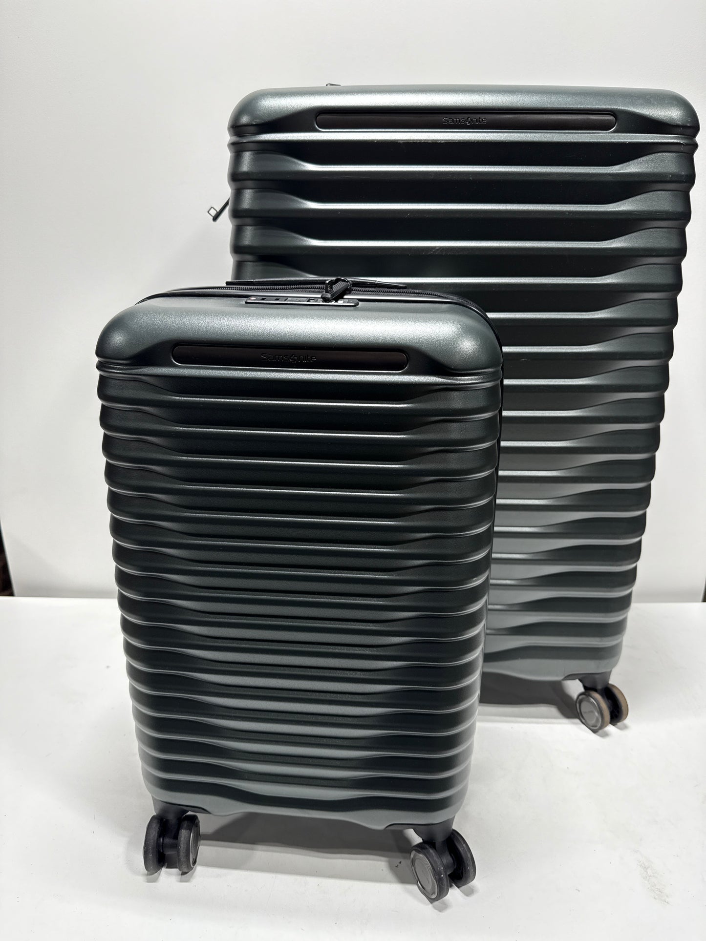 Used Samsonite Element XLT 2.0 Luggage Set 2 Piece Forest Green
