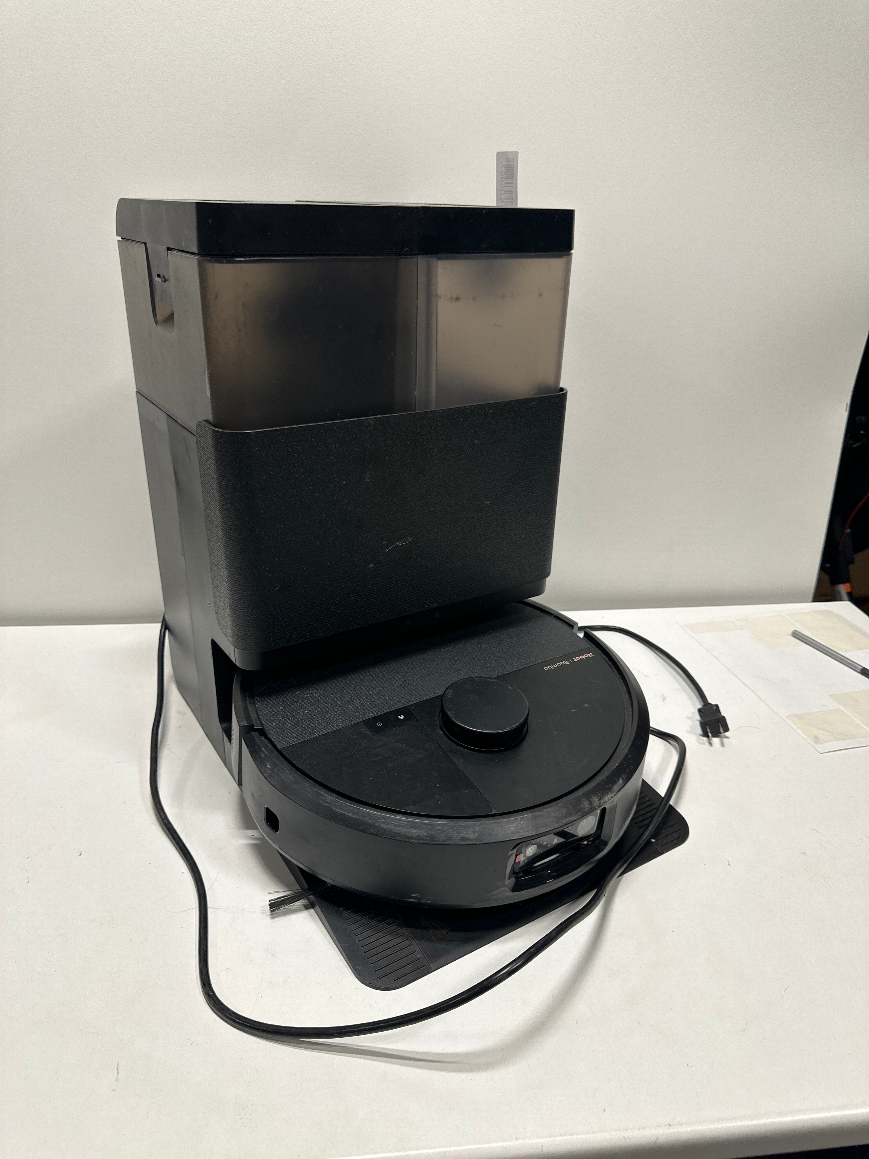 Used Roomba Combo J9+ Self-Emptying and Auto-Fill Robot Vacuum and Mop