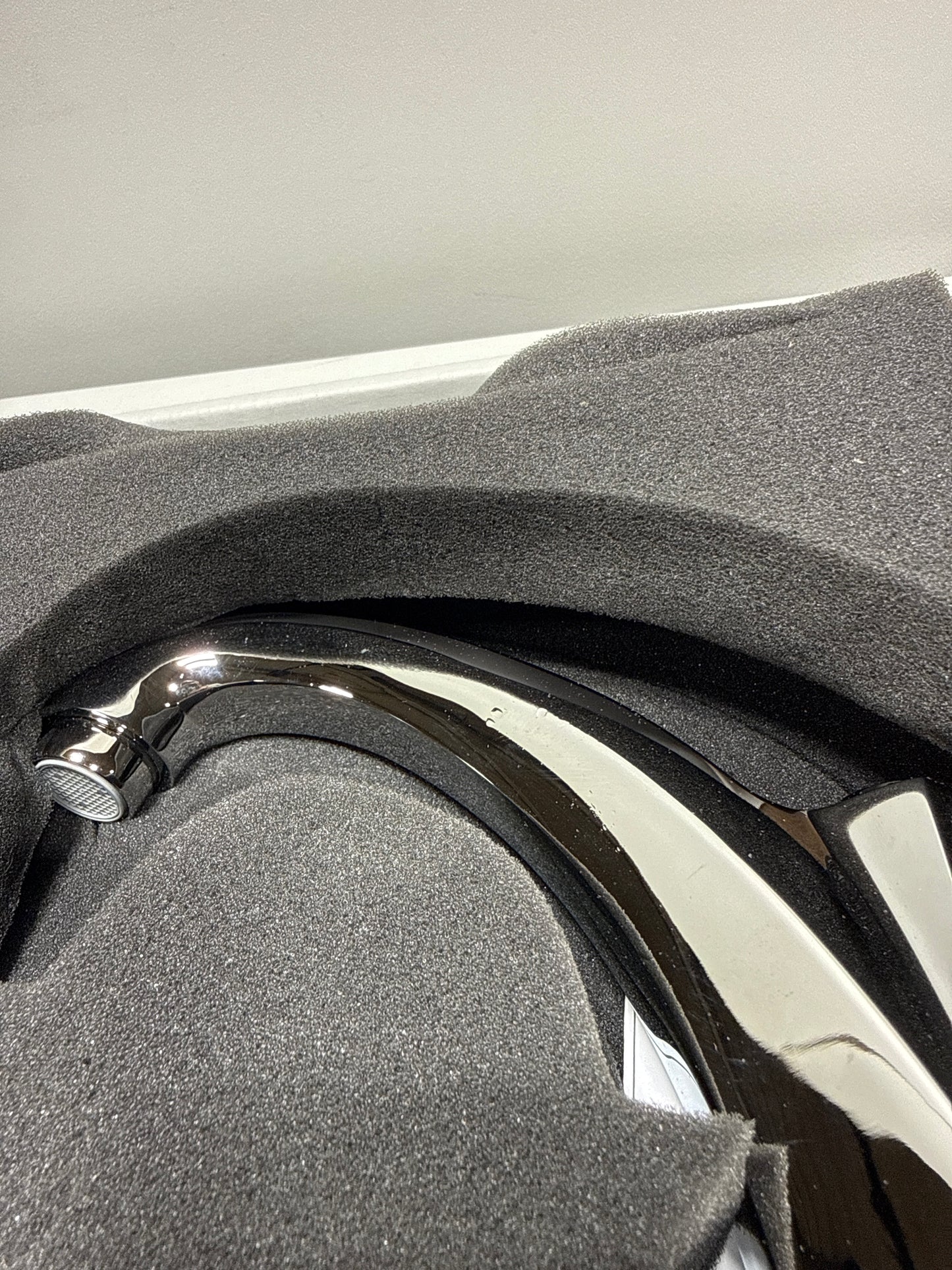 Scratch Newport Brass 1200C Metropole 1.2 GPM Widespread Bathroom Faucet with Pop-up Drain Assembly Polished Chrome