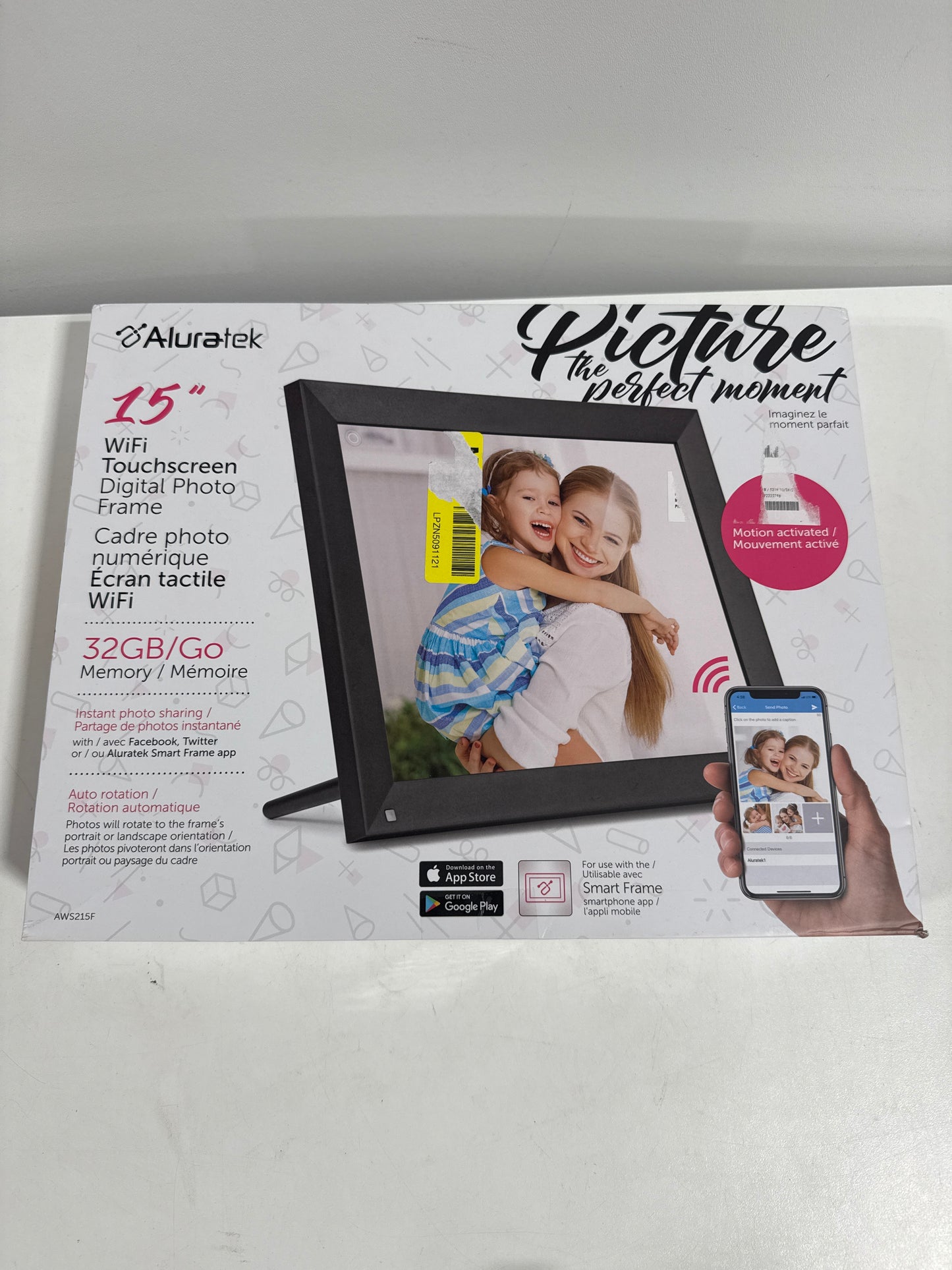 Aluratek - 15" Touchscreen LCD Wi-Fi Digital Photo Frame - Black