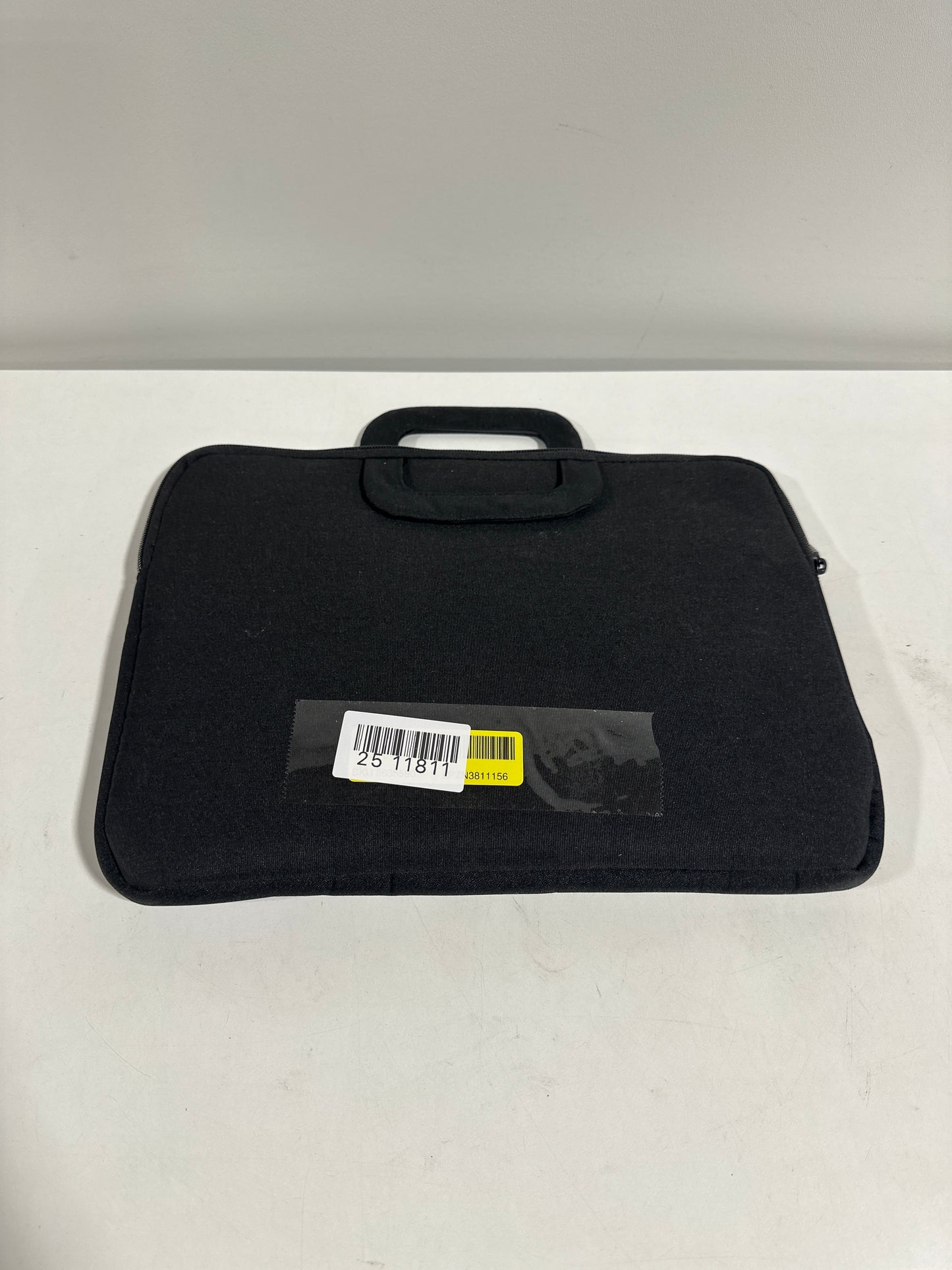 Speck - Transfer Pro Pocket Protective Sleeve with Handle Universal 13"-14" for MacBook Computers, Laptops and Tablets - Black/White