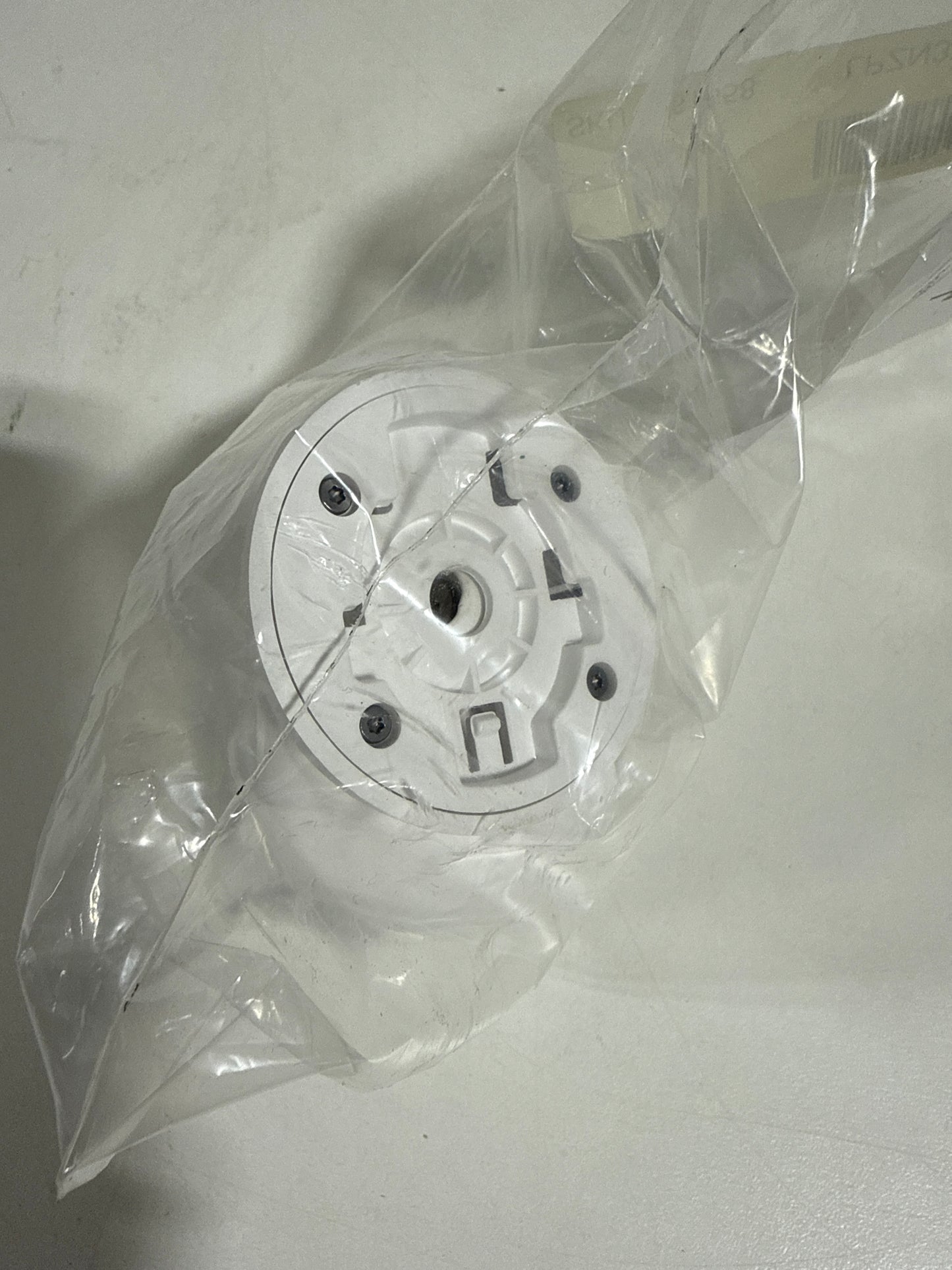 Used Arlo - Essential 1-Camera Outdoor Wireless HD Security Camera (2nd Generation)