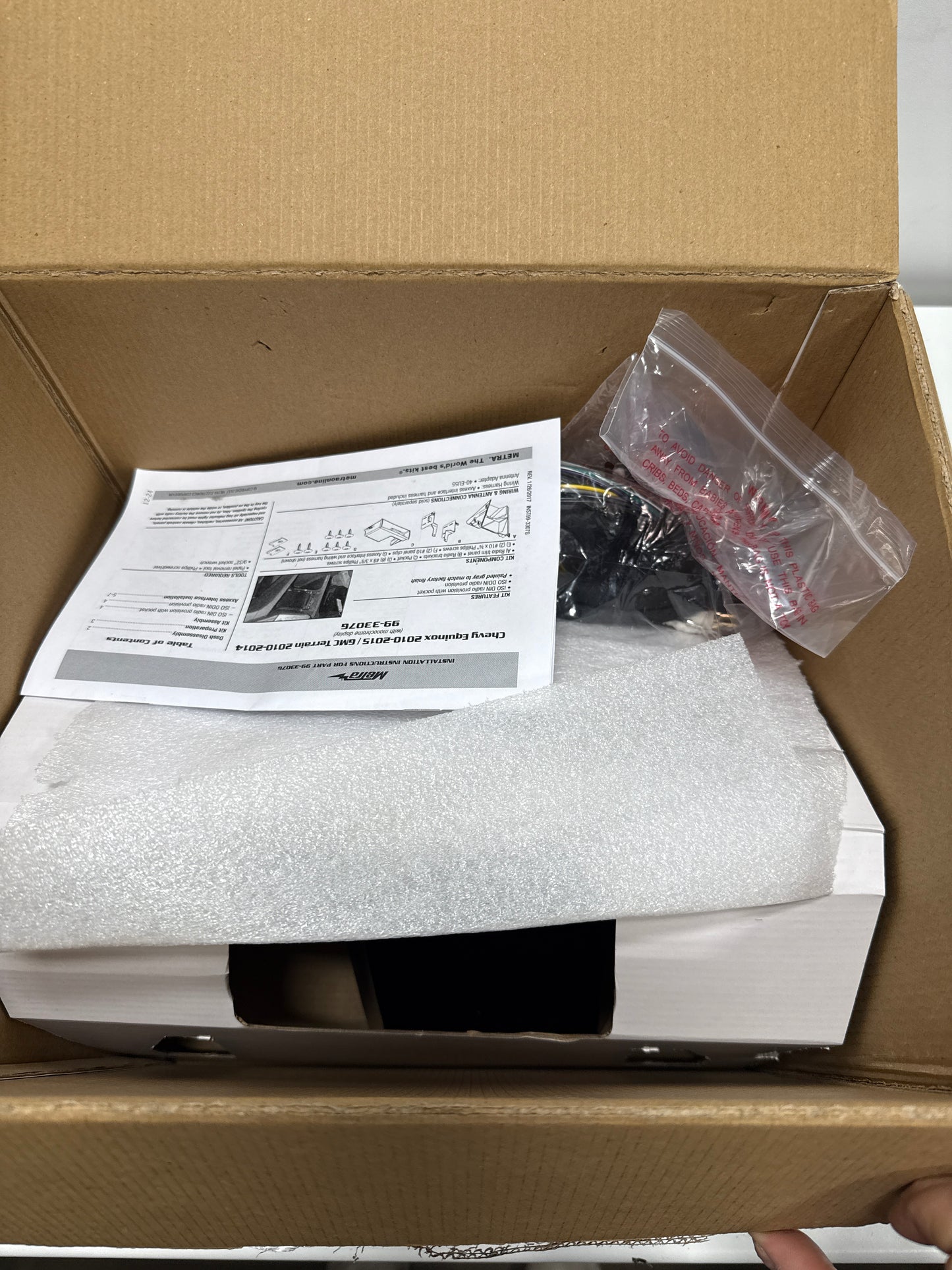 Metra Electronics Single DIN/Double DIN Installation Kit for 2010 Chevrolet Equinox Vehicles (Gray) (99-3307G)