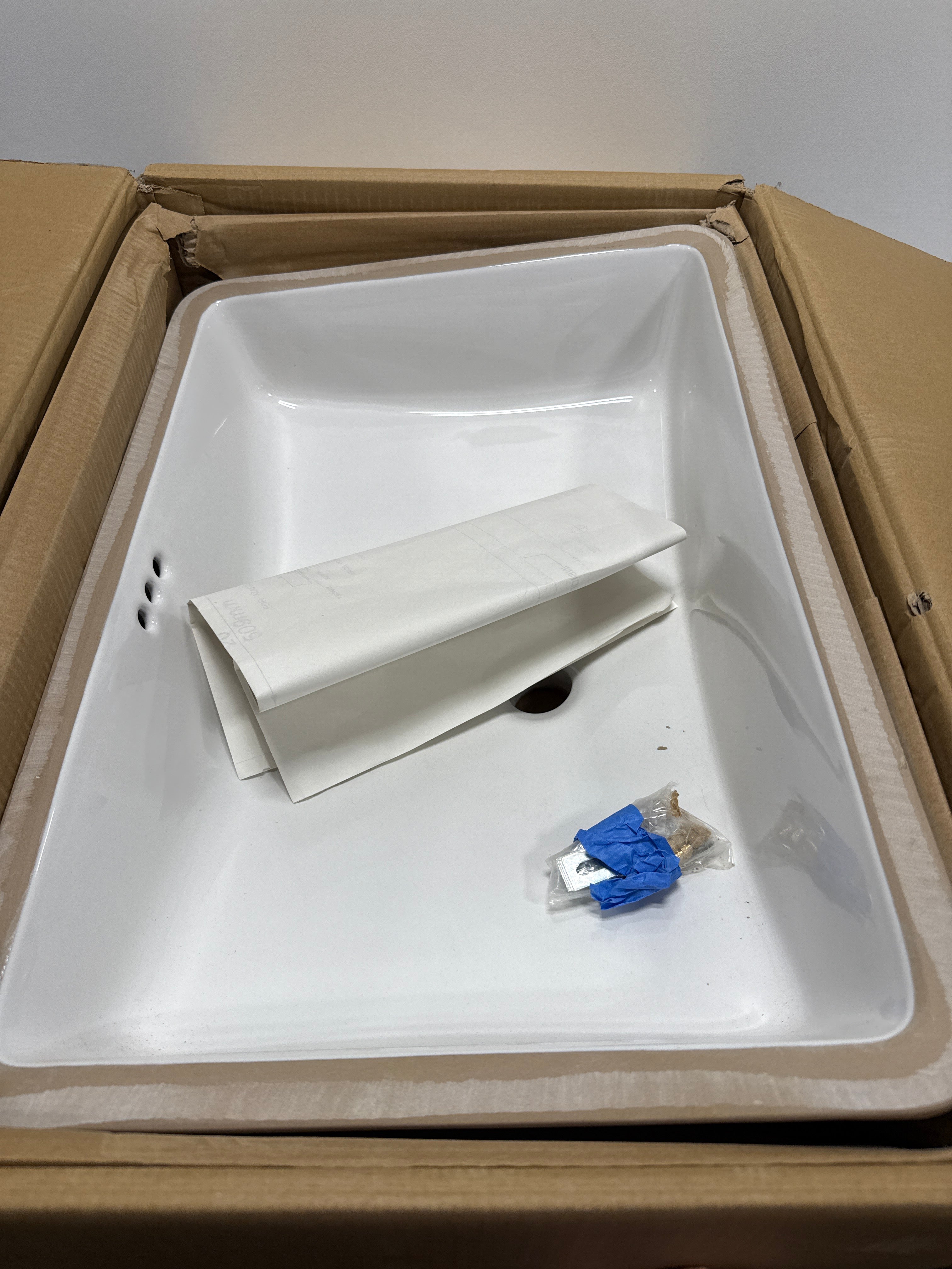 PROFLO PF2114UA Norris 22-13/16’’ Rectangular Vitreous China Undermount Bathroom Sink with Overflow - White - *Plumbing