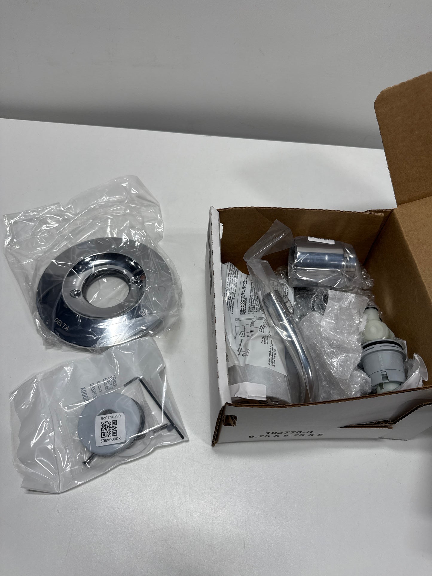 Delta Woodhurst 14 Series Bathtub and Shower Faucet Set, Chrome Shower Head and Handle Set, Valve Trim Kit, Chrome T14432 (Valve Not Included)